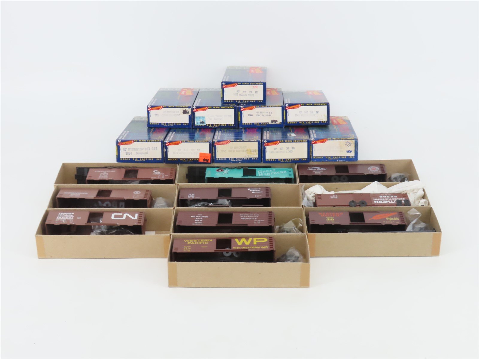 LOT of 10 HO Scale Roundhouse Kits WP/SOU/MILW/C&O/CP/B&O/CN/GN/SAL Box Cars