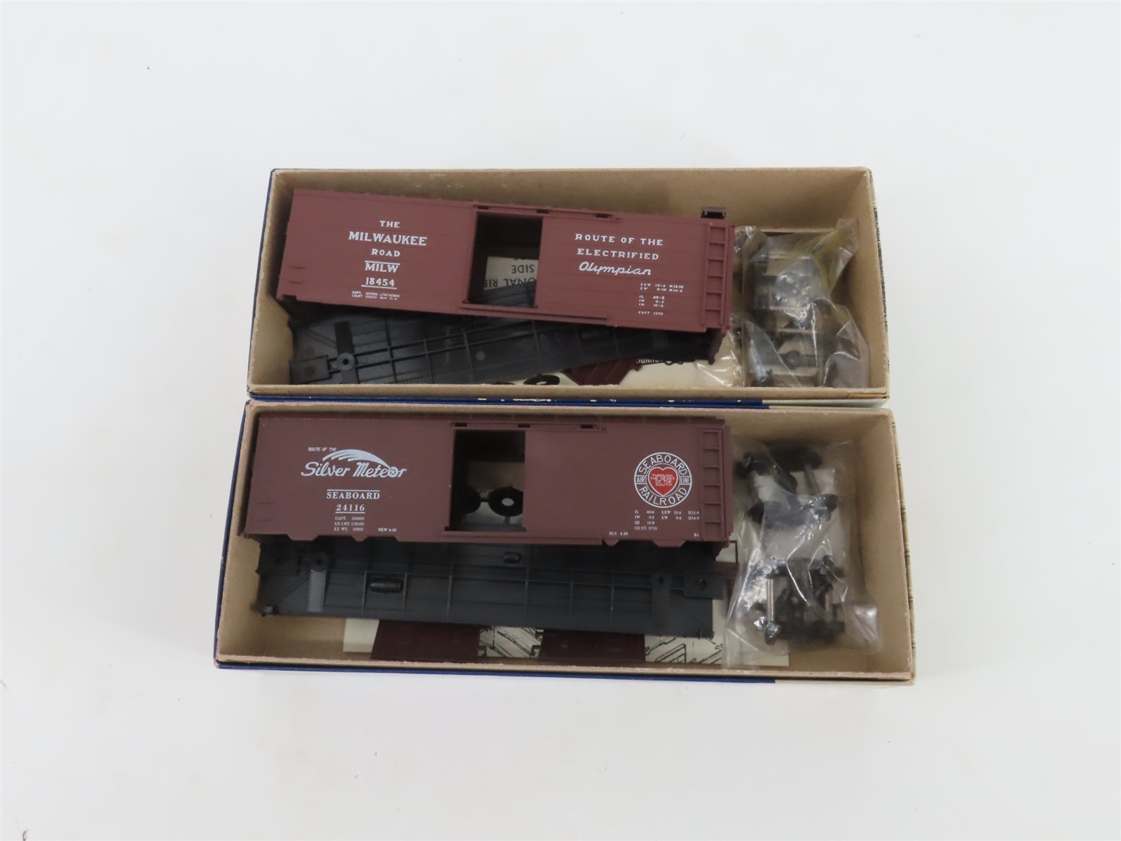 LOT of 10 HO Scale Roundhouse Kits WP/SOU/MILW/C&O/CP/B&O/CN/GN/SAL Box Cars
