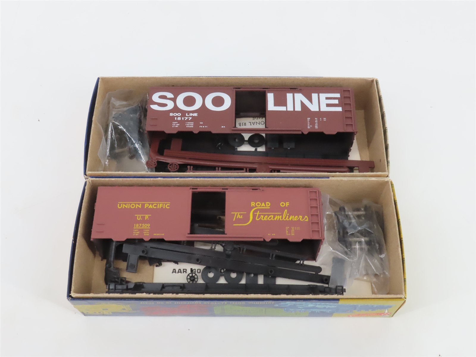 LOT of 10 HO Scale Roundhouse Kits UP/P&E/B&LE/NYC/SOO/ERIE/ & More Box Cars