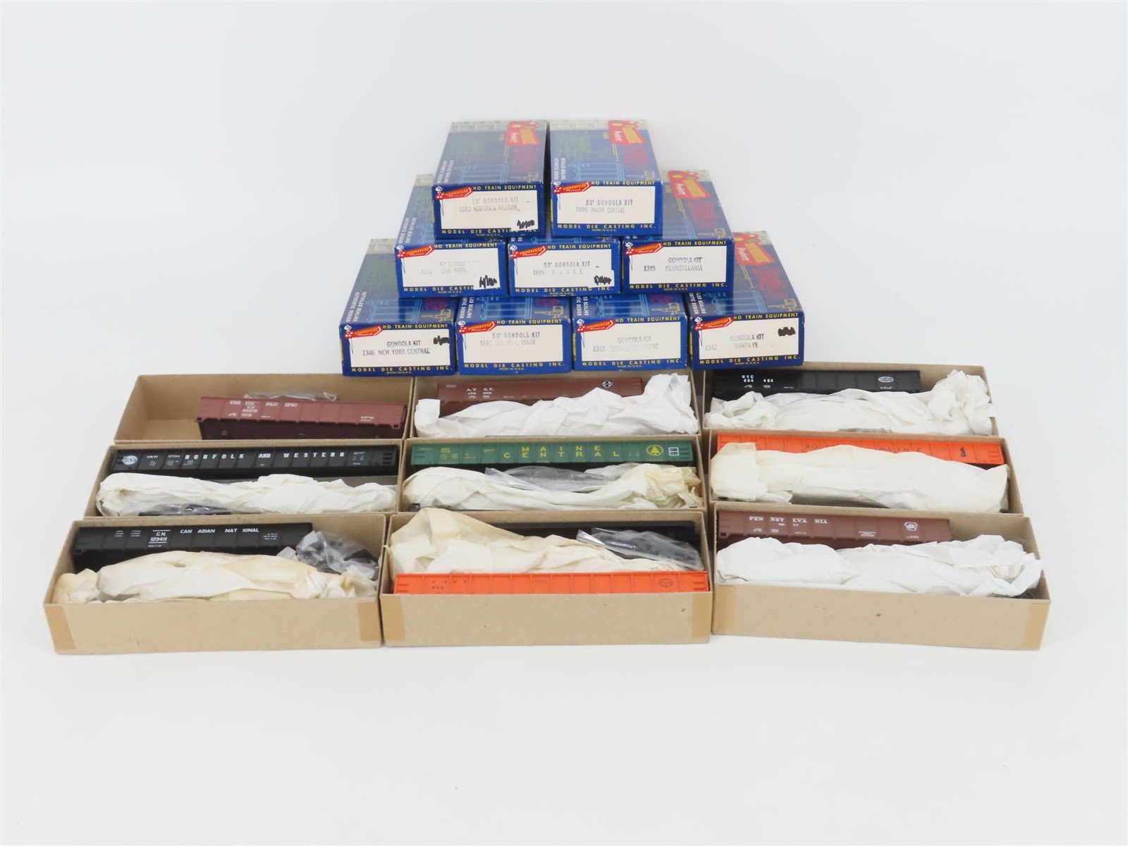 LOT of 9 HO Scale Roundhouse Kits MEC/PRR/SP/CN/PB&NE/ATSF/NYC/N&W/BM Gondolas