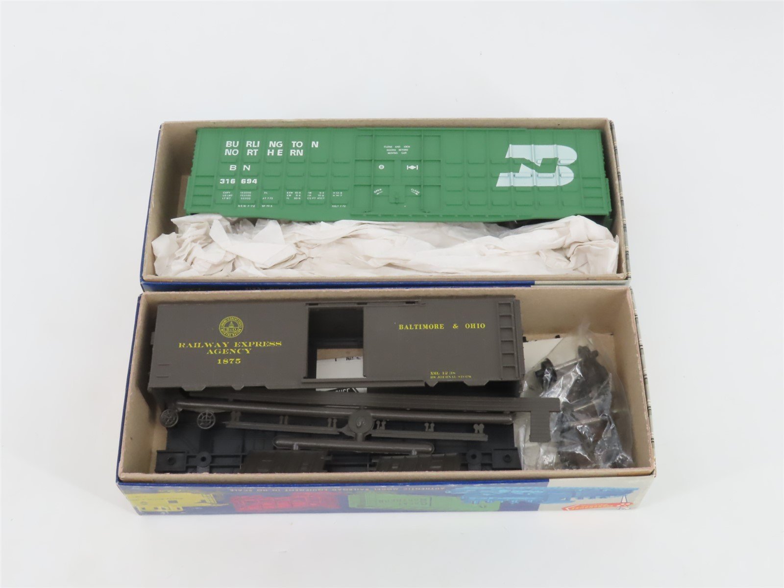 LOT of 7 HO Scale Roundhouse Kits BN/NKP/TS/B&O/CN/MEC Railroad Box Cars