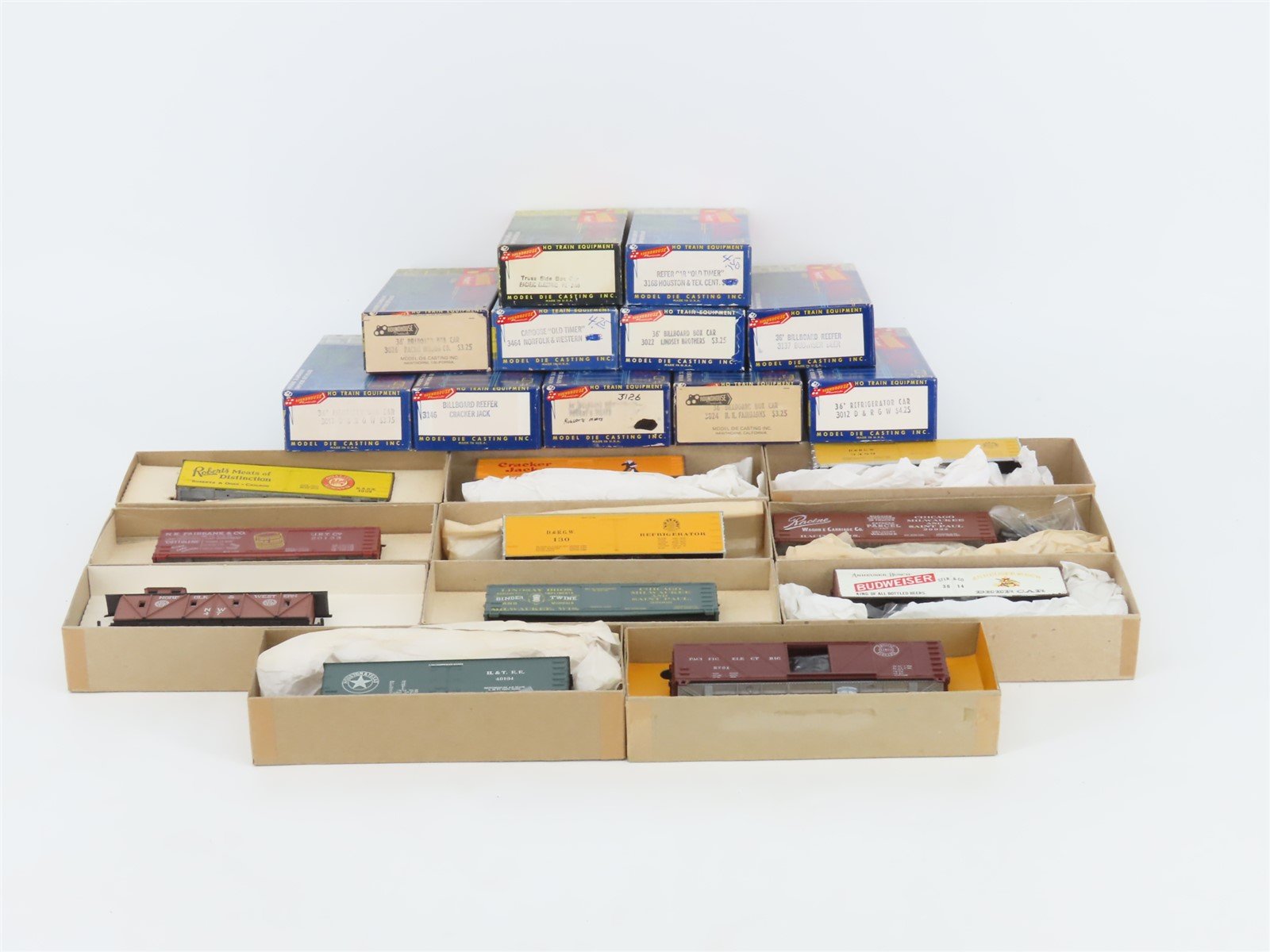 LOT- 11 HO Roundhouse Kits D&RGW/N&W/STLR&CO/& More Caboose, Reefers, & Box Cars