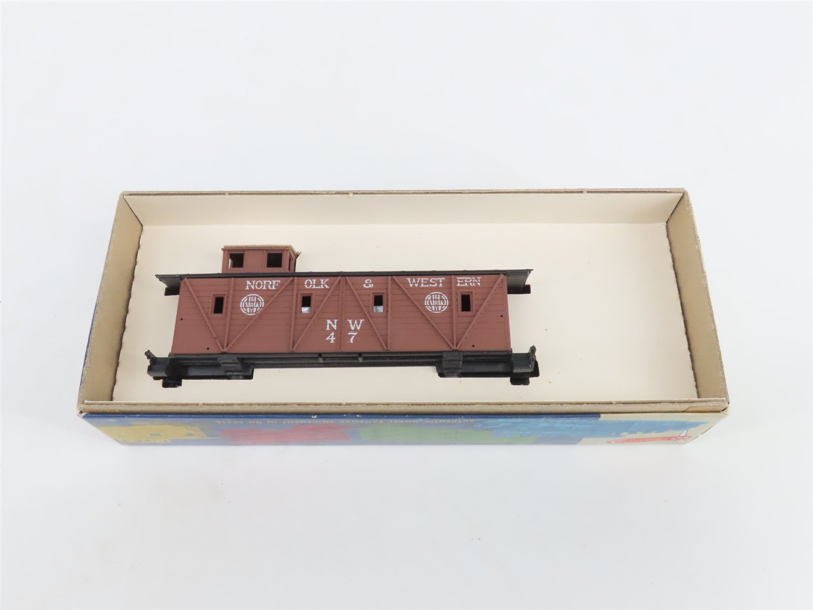 LOT- 11 HO Roundhouse Kits D&RGW/N&W/STLR&CO/& More Caboose, Reefers, & Box Cars