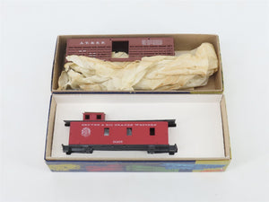LOT of 9 HO Scale Roundhouse Kits D&RGW/CP/PFE/ATSF/& More Assorted Freight Cars