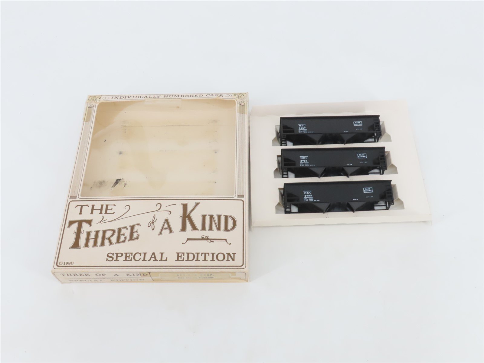 HO Scale Train Miniature Bev-Bel Kit #923 MEC Maine Central 2-Bay Hoppers 3-Pack