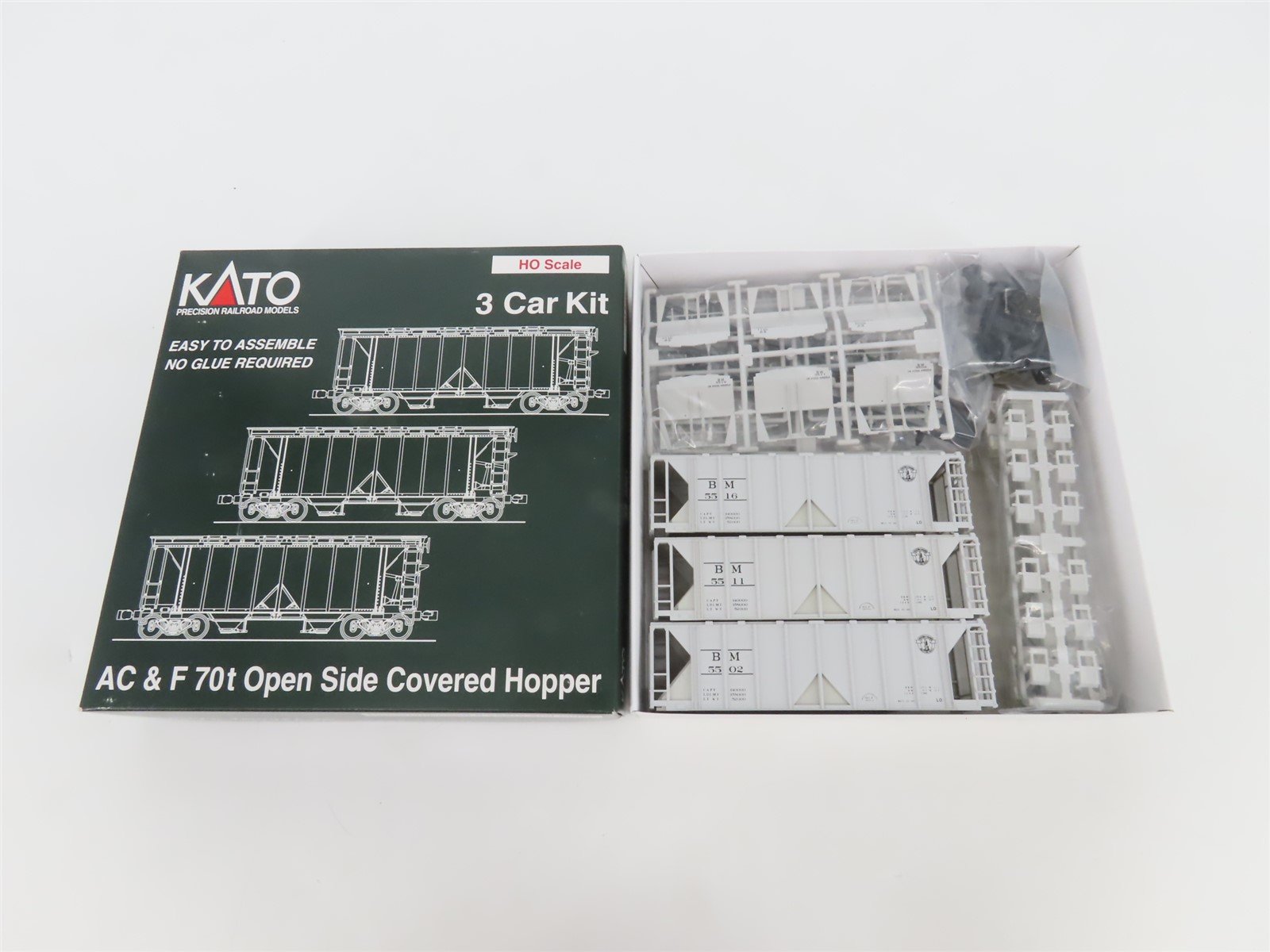 HO Scale KATO Kit 38-0201 BM Boston & Maine 2-Bay Covered Hoppers 3-Pack