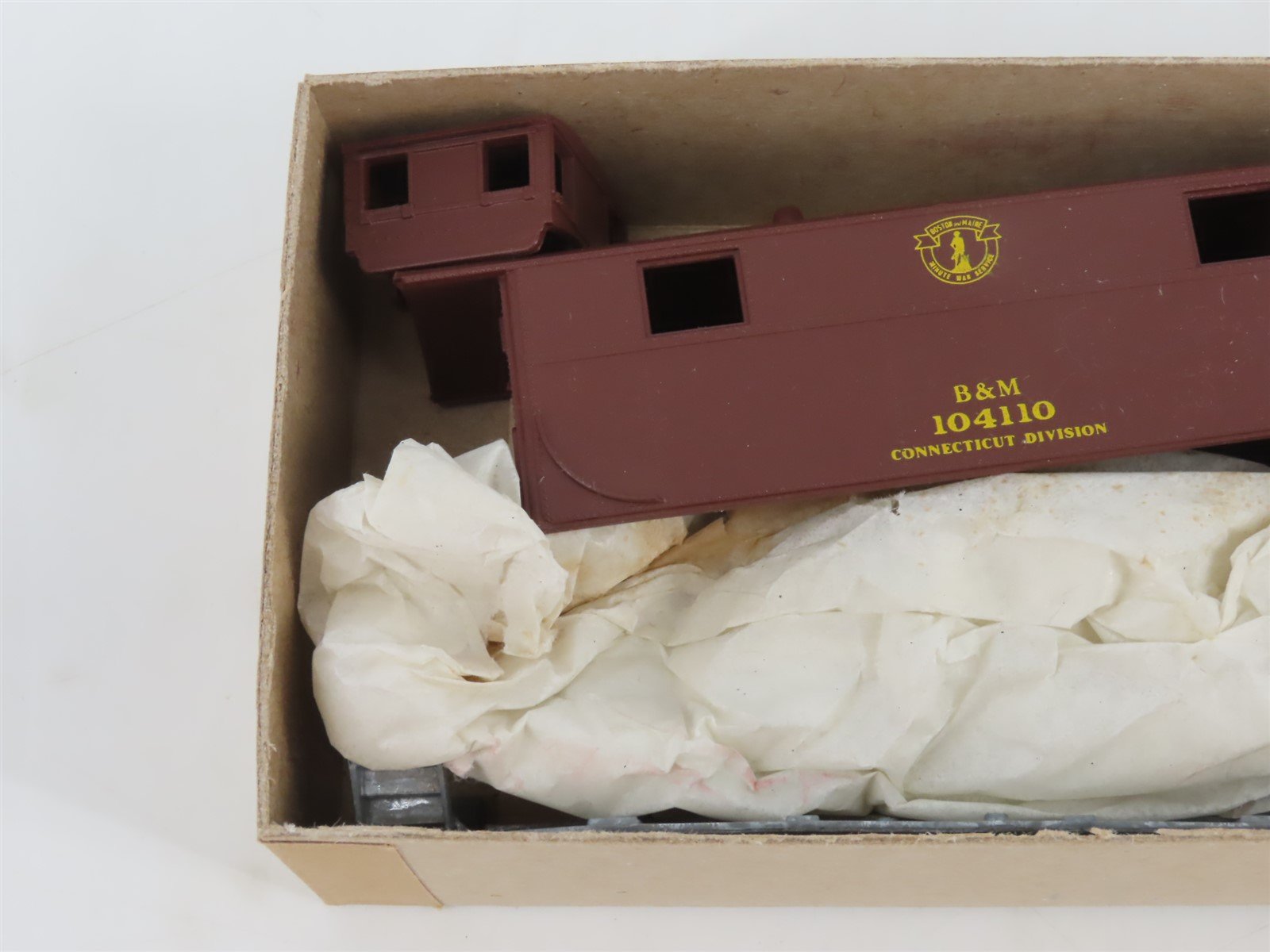 HO Scale Roundhouse Bev-Bel Kit #4991-1 B&M Boston & Maine Steel Caboose #104110