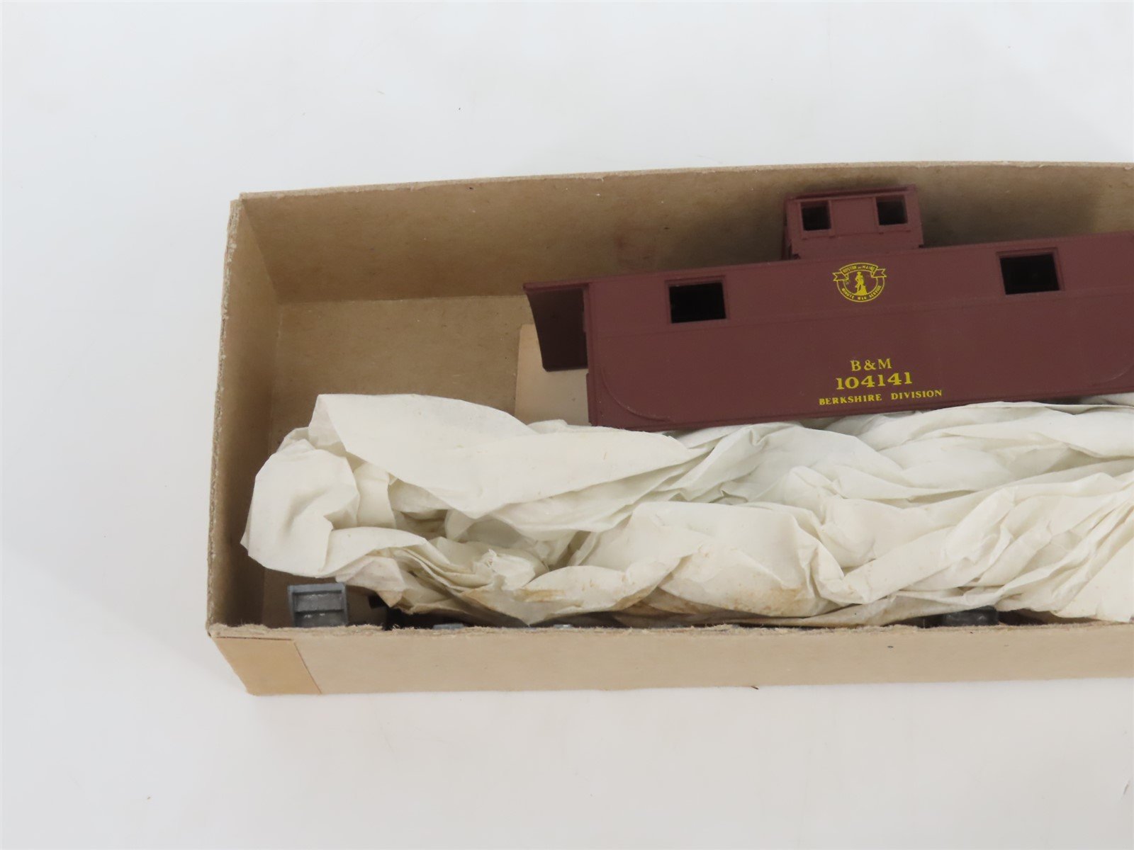 HO Scale Roundhouse Bev-Bel Kit #4990-1 B&M Boston & Maine Steel Caboose #104141