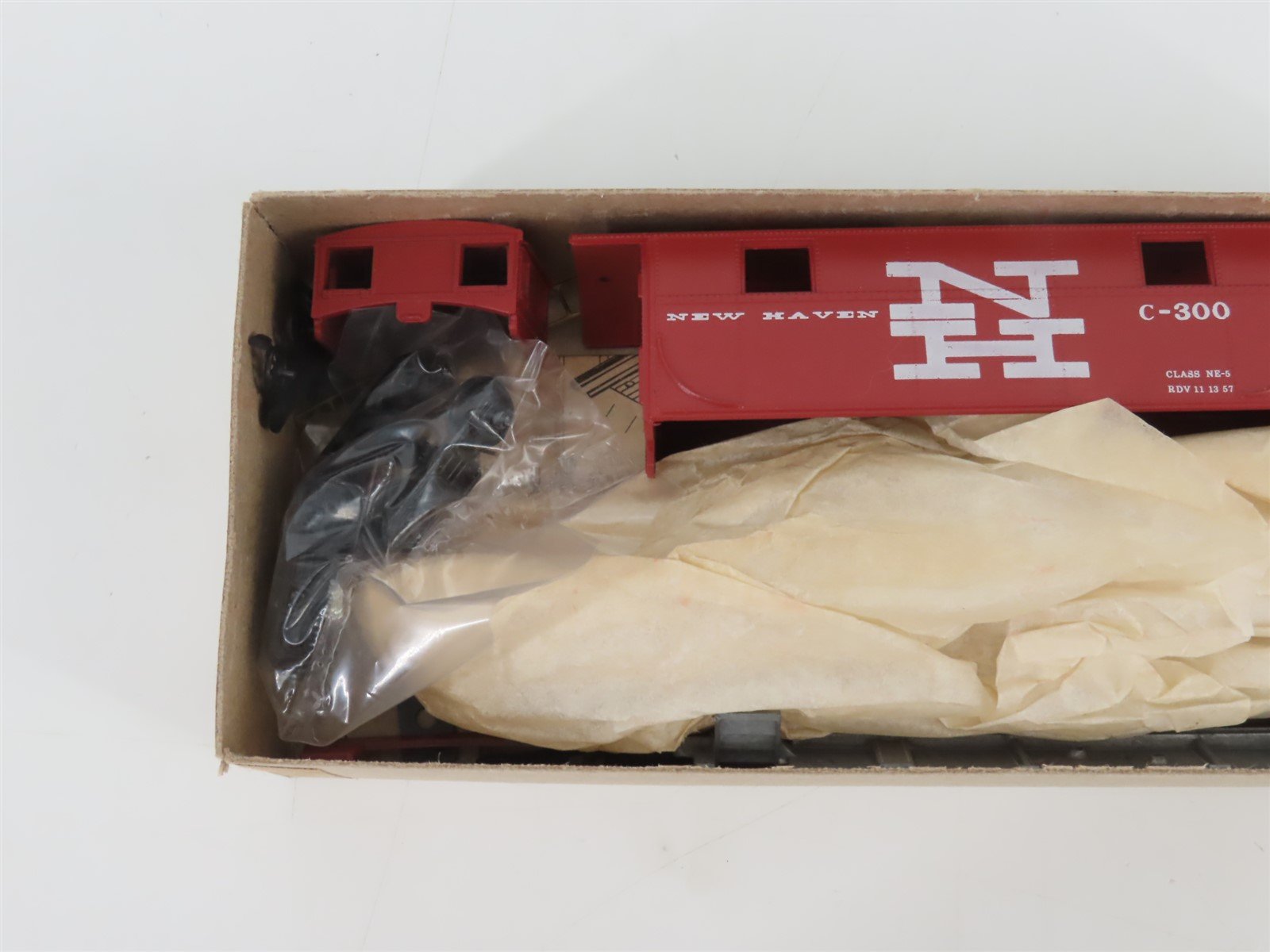 HO Scale Roundhouse Bev-Bel Kit #4999 NH New Haven Railroad Steel Caboose #C-300