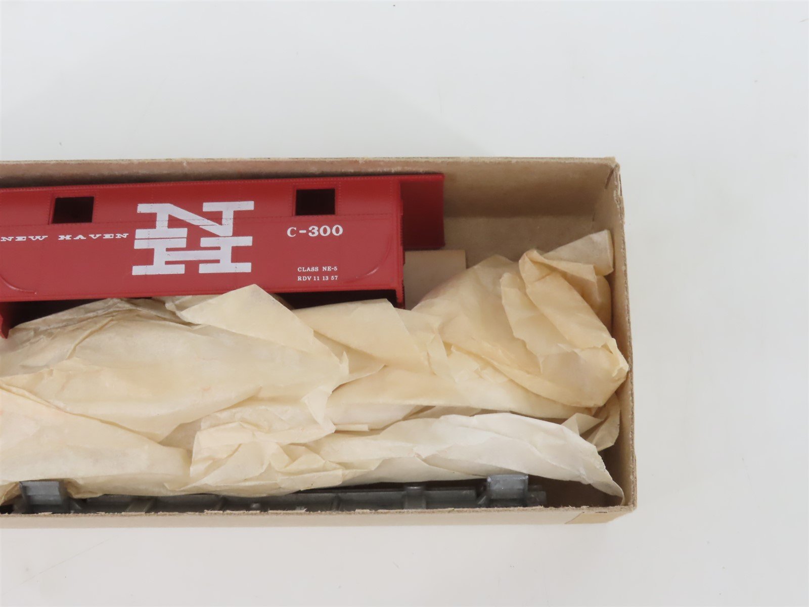 HO Scale Roundhouse Bev-Bel Kit #4999 NH New Haven Railroad Steel Caboose #C-300