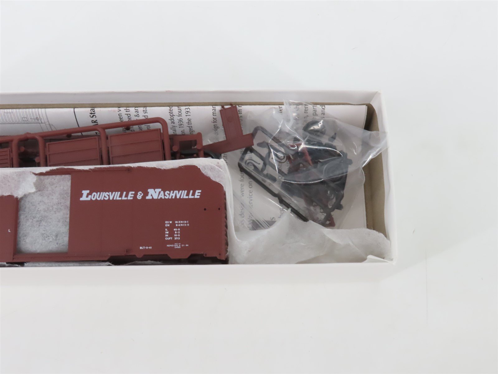 HO Scale Red Caboose Kit RC-9532-3 L&N Louisville & Nashville 40' Box Car #10460