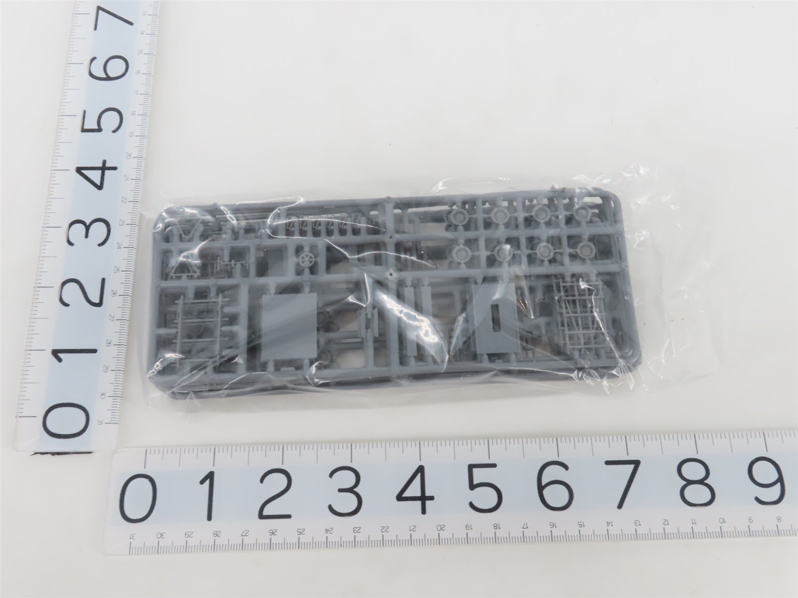 HO Scale Tichy Train Group Kit #4011 Unpainted 6 Hand Cars & 6 Push Cars