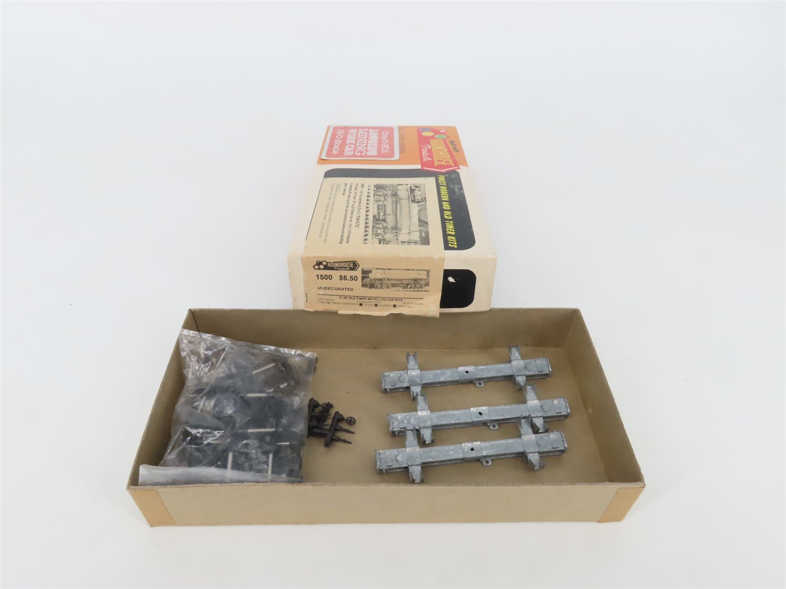 HO Scale Roundhouse 3 in 1 Kit 1500 Undecorated Old Timer 26' Log & Timber Cars