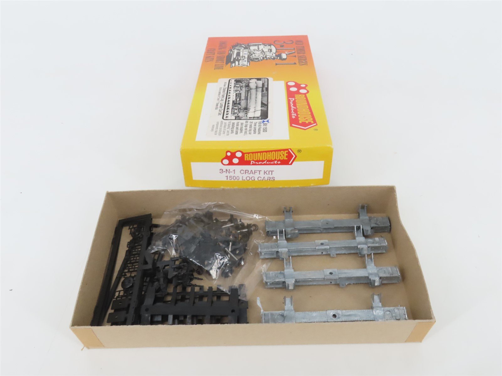 HO Scale Roundhouse 3 in 1 Kit 1500 Unpainted Metal 26' Log Cars