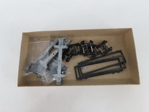 HO Scale Roundhouse 3 in 1 Kit 1500 Unpainted 26' Metal Log Cars