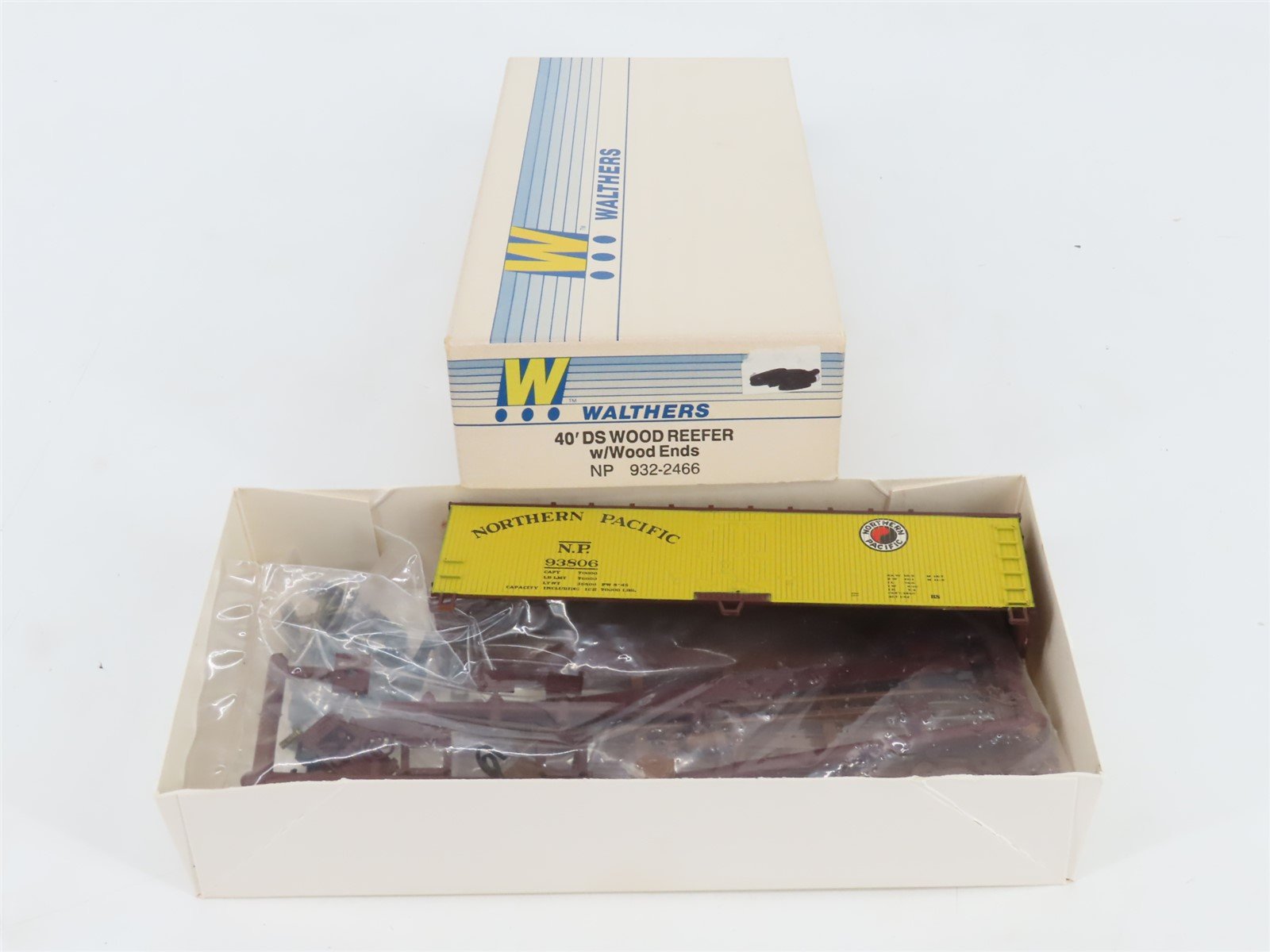 HO Scale Walthers Kit 932-2466 NP Northern Pacific Railroad 40' Reefer #93806