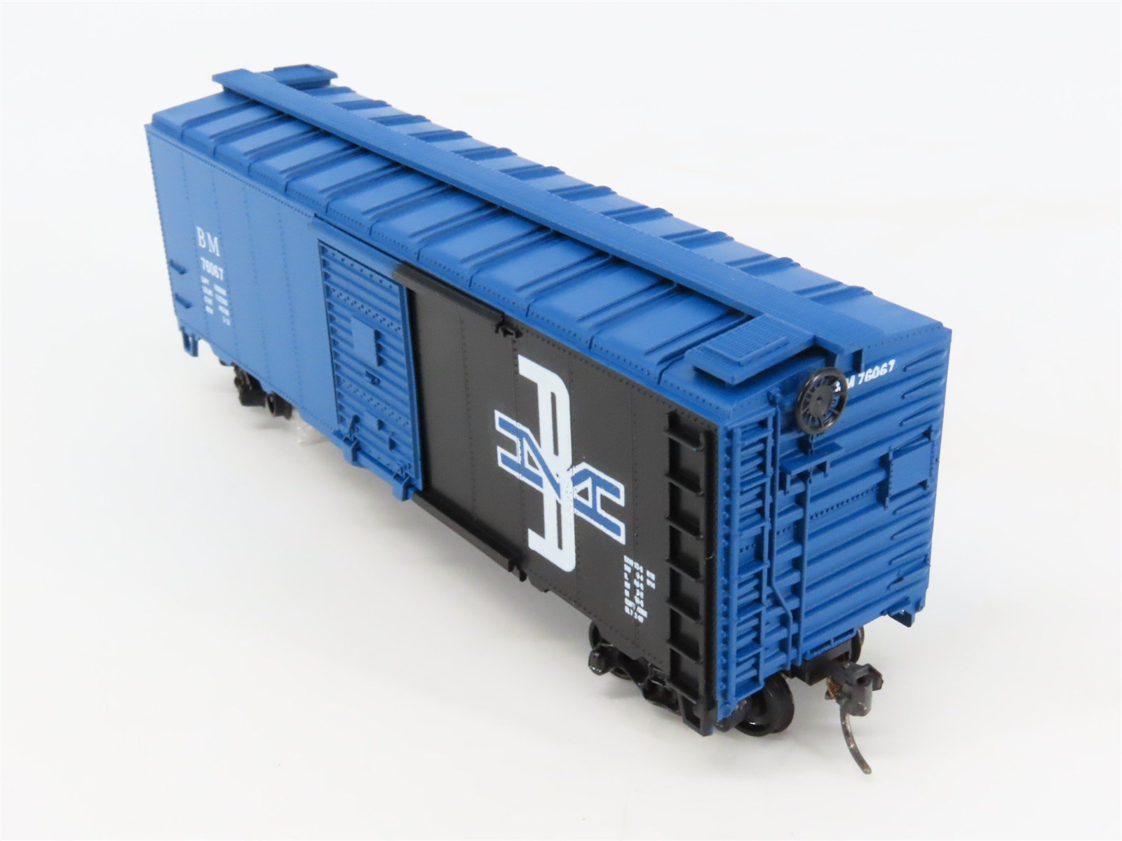 HO Athearn Bev-Bel #2240-5 BM Boston & Maine 40' Box Car #76067 - BUILT