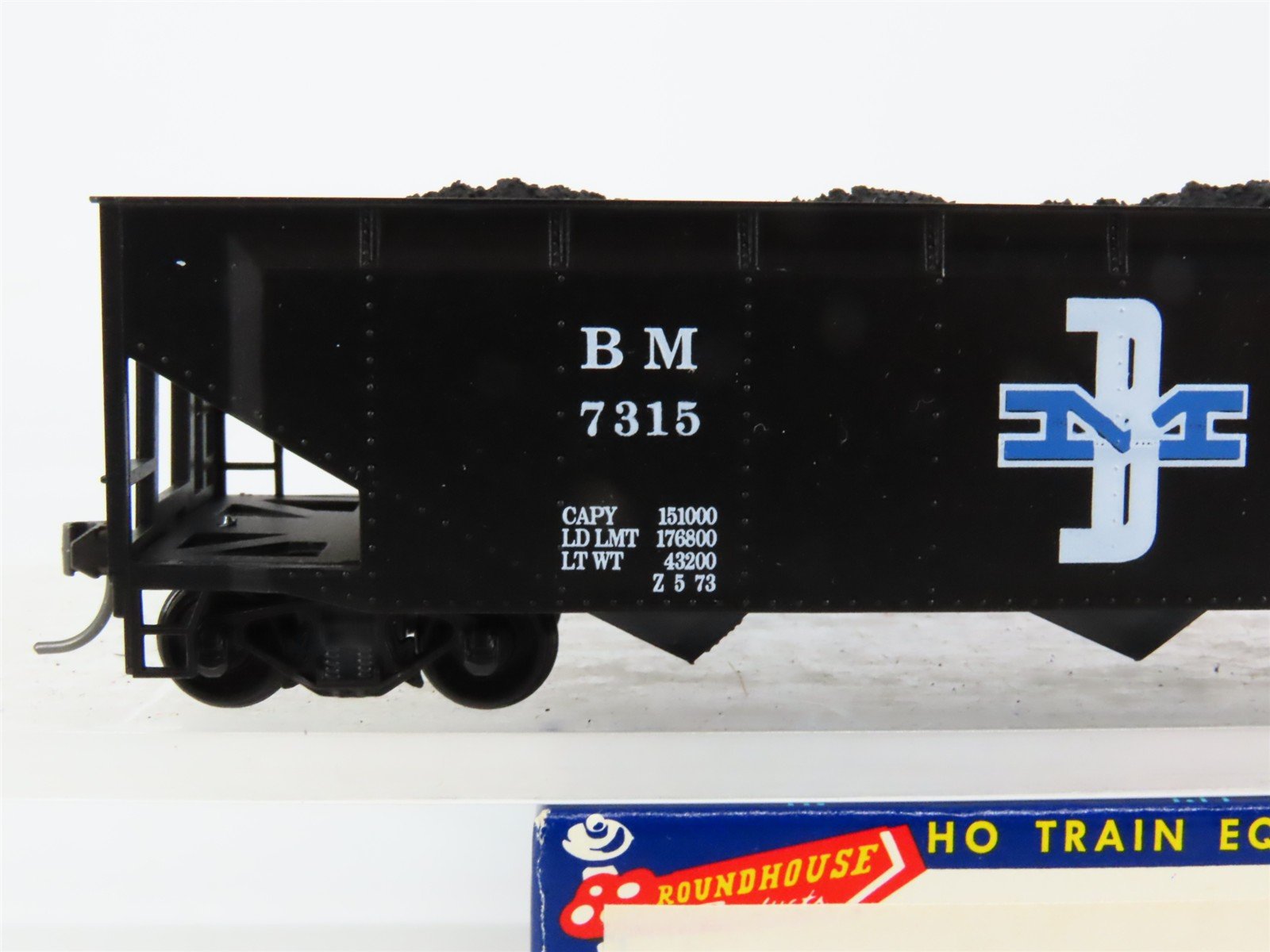 HO Scale Roundhouse LE BM Boston & Maine 3-Bay Hopper #7315 w/ Load - BUILT