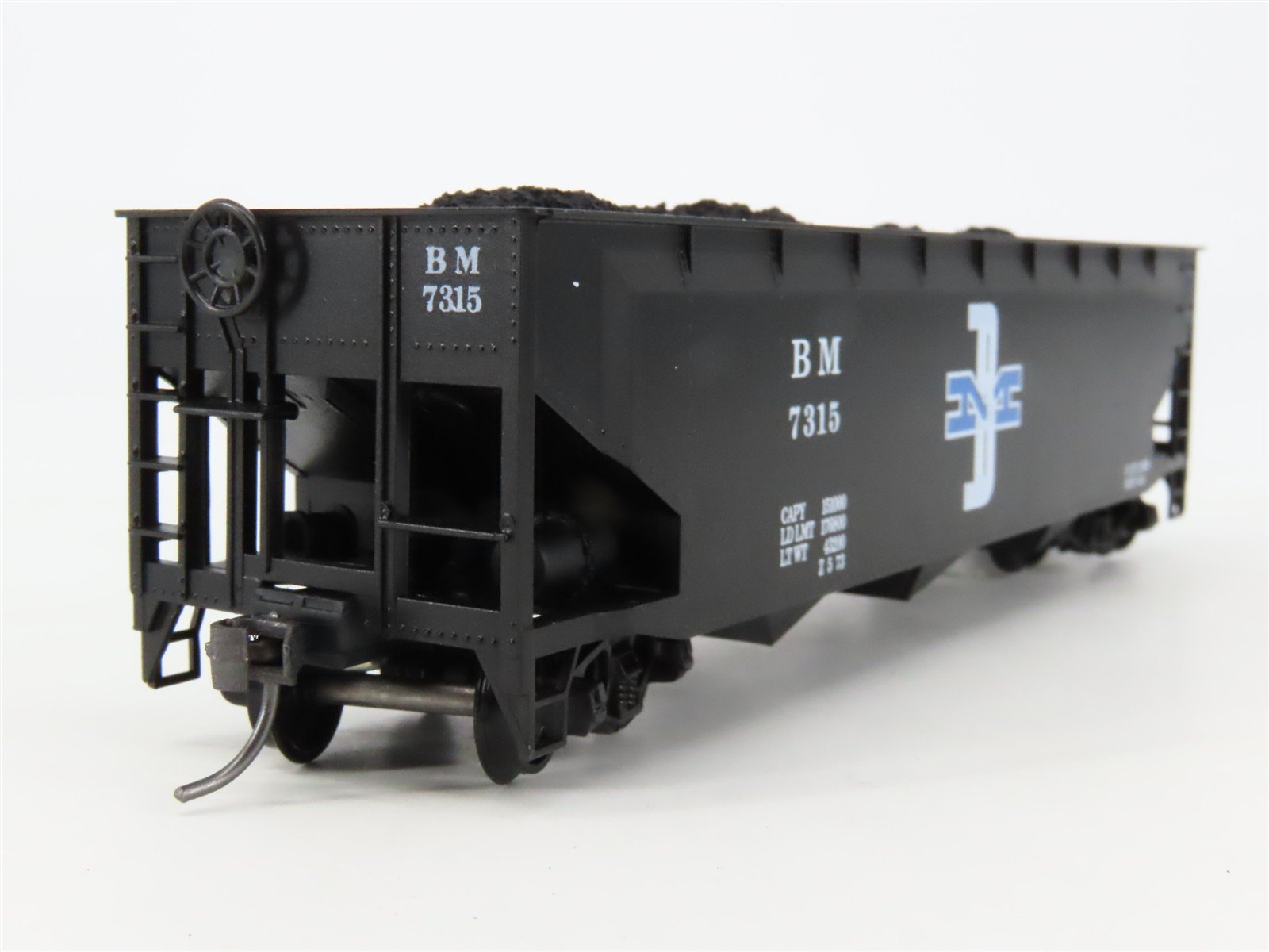 HO Scale Roundhouse LE BM Boston & Maine 3-Bay Hopper #7315 w/ Load - BUILT