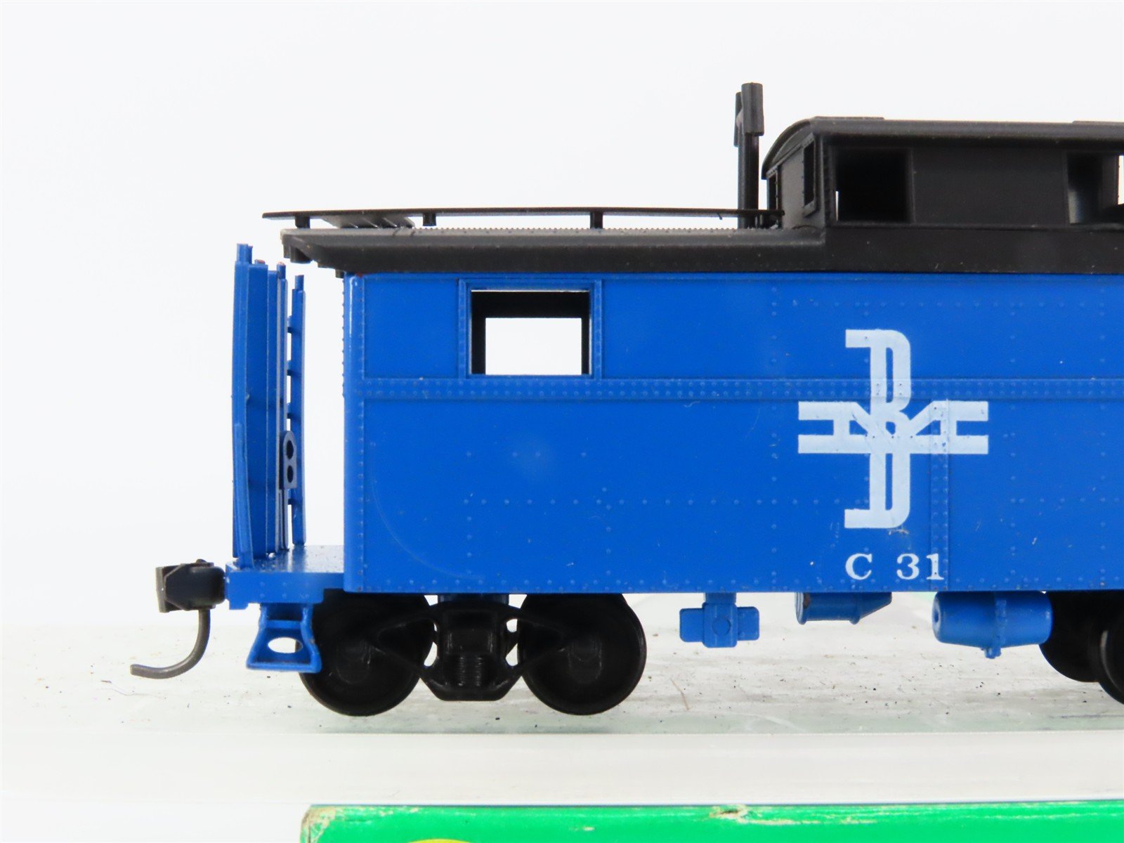 HO Scale Bowser 55015 BM Boston & Maine N-5 Caboose #C31 - BUILT