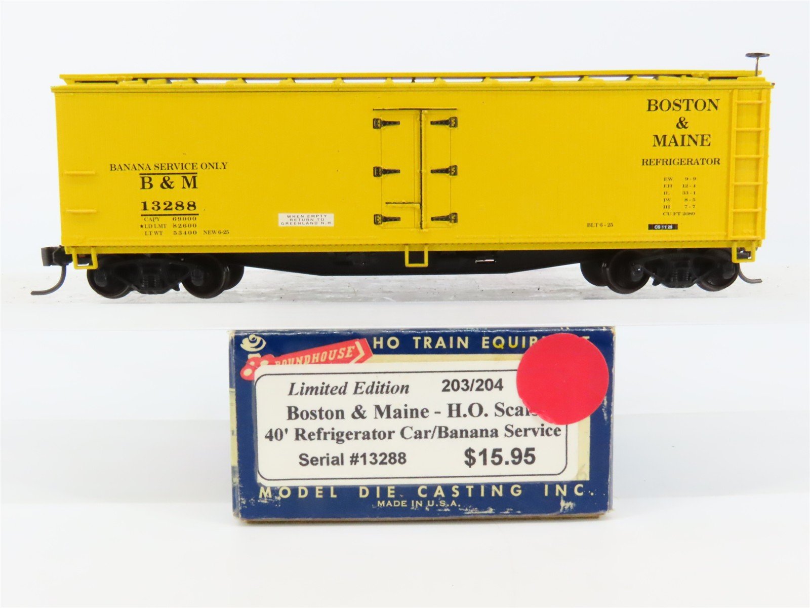 HO Scale Accurail LE BM Boston & Maine 40' Reefer Banana Service #13288 - BUILT