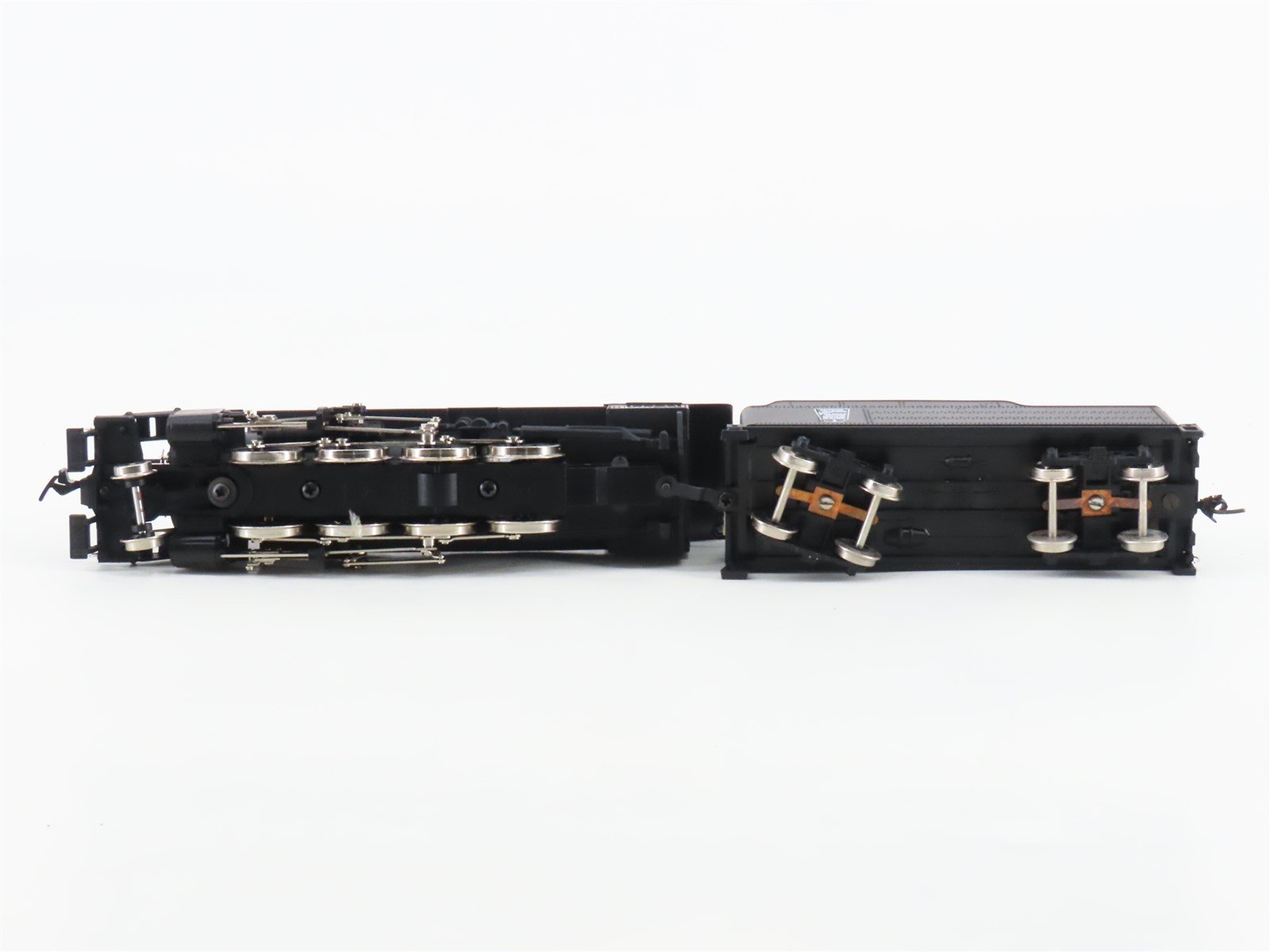 HO Scale IHC M9557 BAR Bangor & Aroostook 2-8-0 Steam Locomotive #170