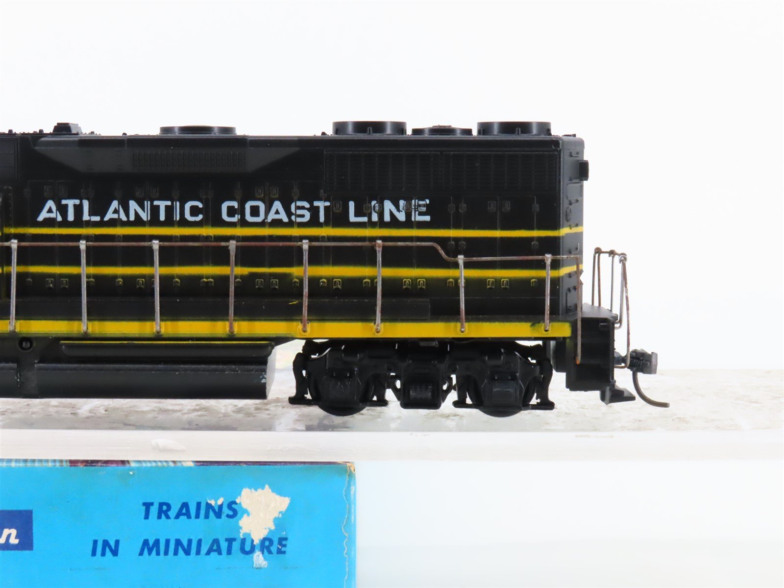 HO Scale Athearn 4221 ACL Atlantic Coast Line GP35 Diesel Loco #960 UNPOWERED