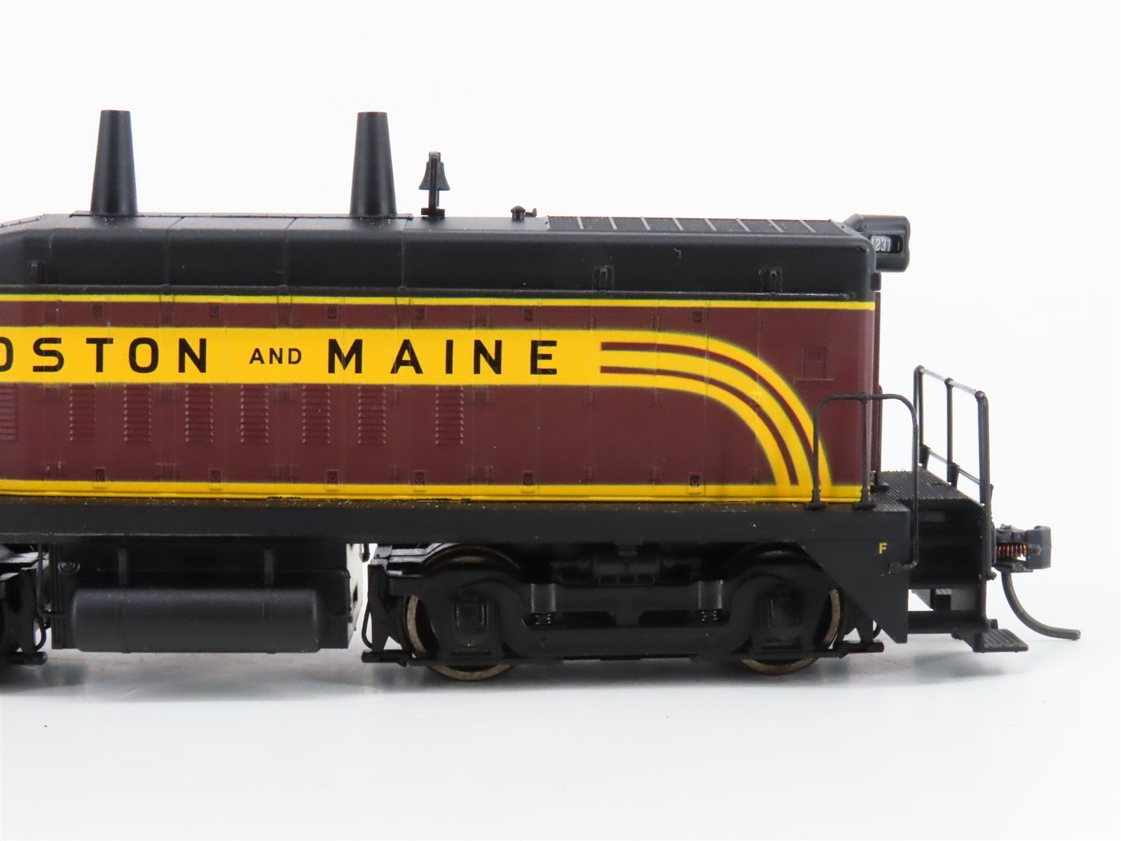 HO Scale Proto 2000 B&M Boston & Maine SW9 Diesel Locomotive #1231