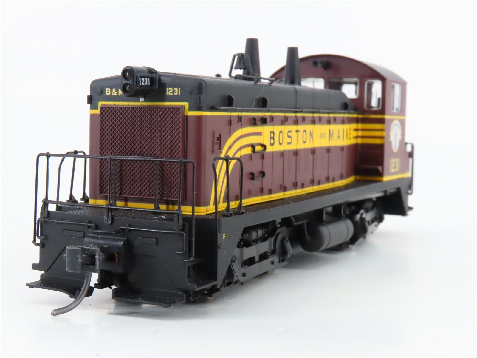 HO Scale Proto 2000 B&M Boston & Maine SW9 Diesel Locomotive #1231