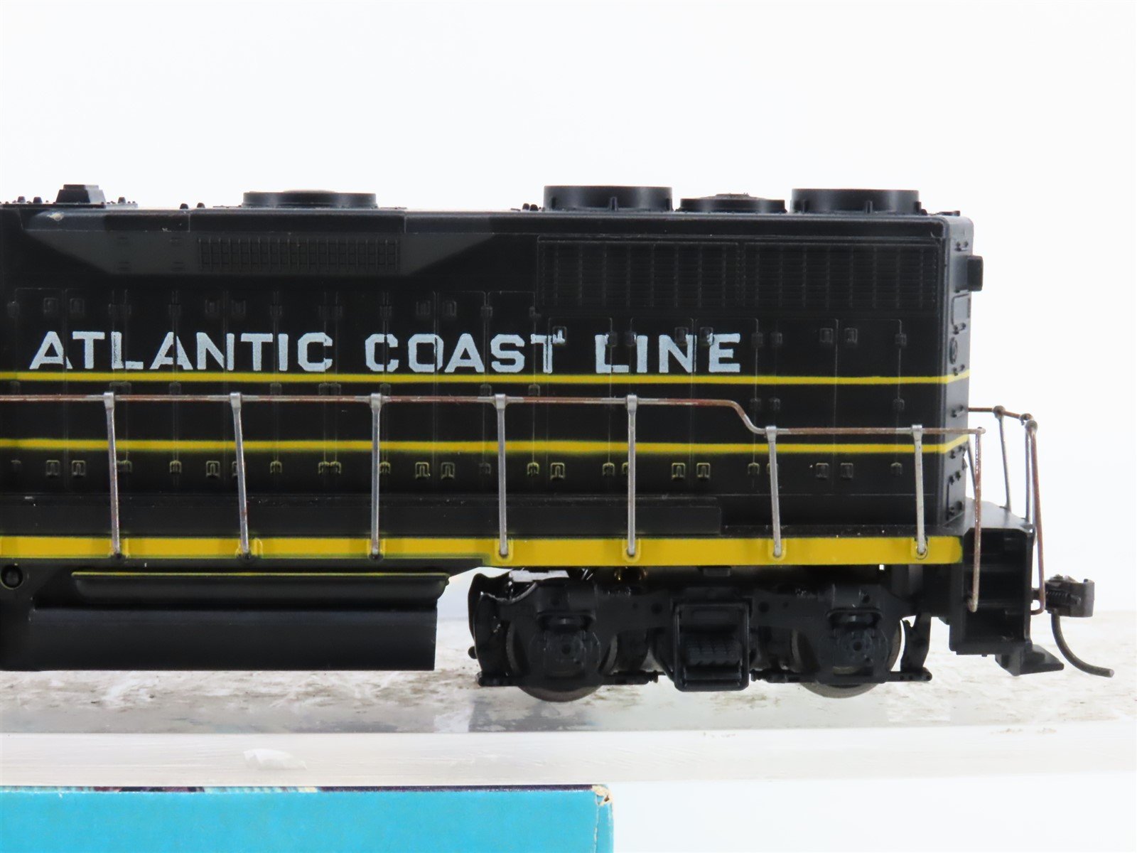 HO Scale Athearn 4201 ACL Atlantic Coast Line GP35 Diesel Locomotive #960