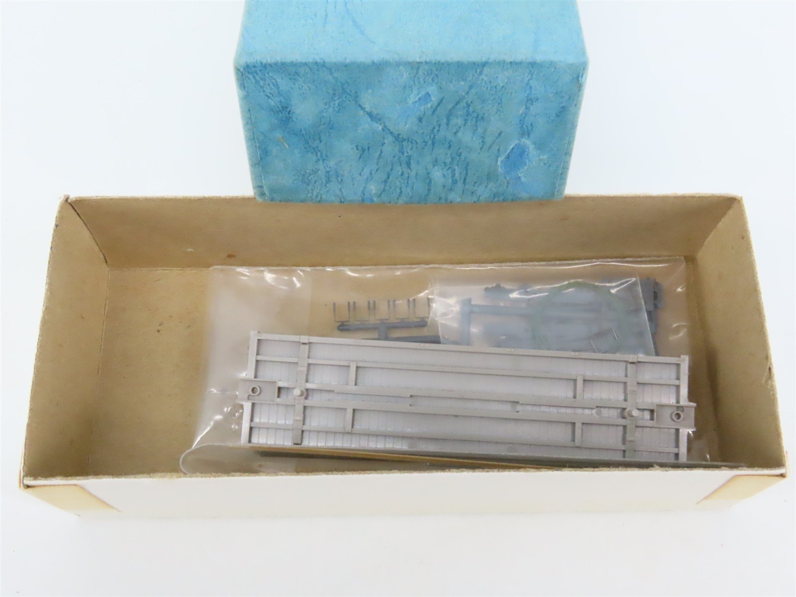 HOn3 Scale Rail Line Kit D&RGW Rio Grande Unlettered 30' Idler Flat Car