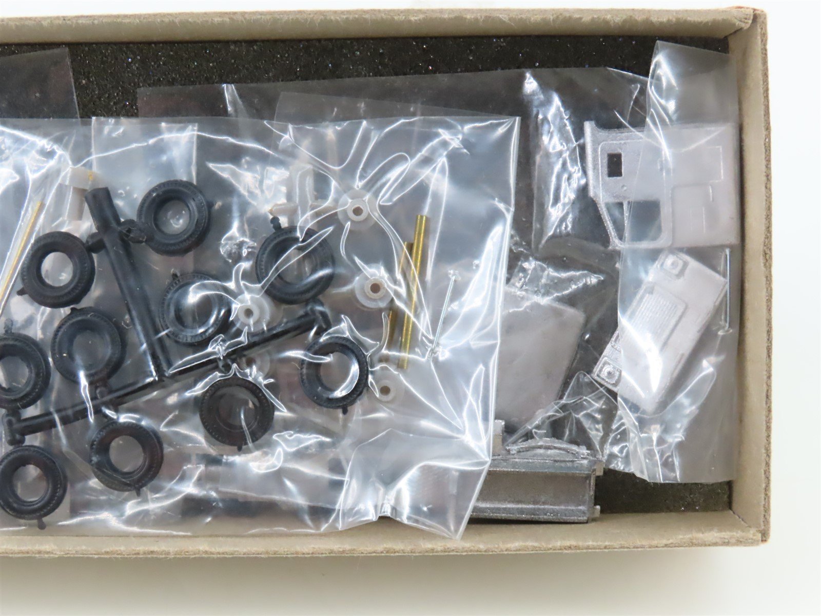 HO Lee Town 432-3012 Die-Cast GMC 