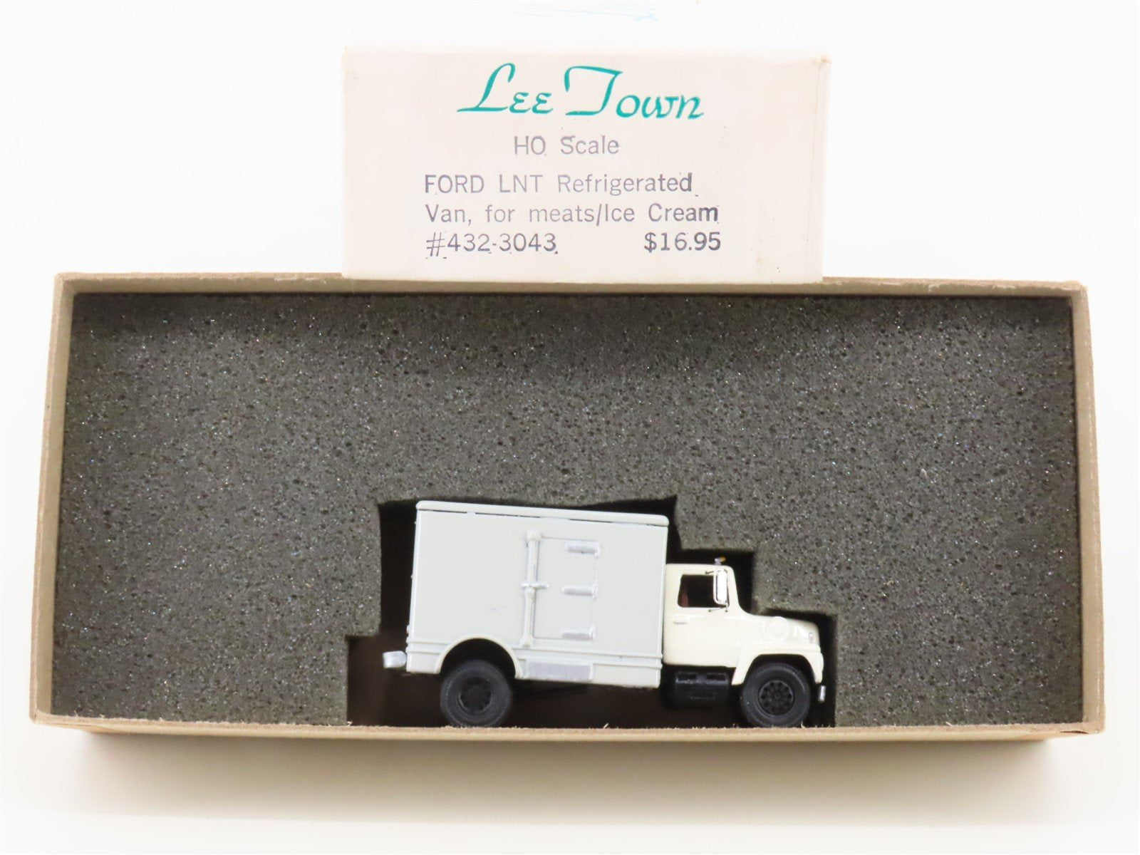 HO Scale Lee Town 432-3043 Die-Cast Ford LNT Refrigerated Van CUSTOM
