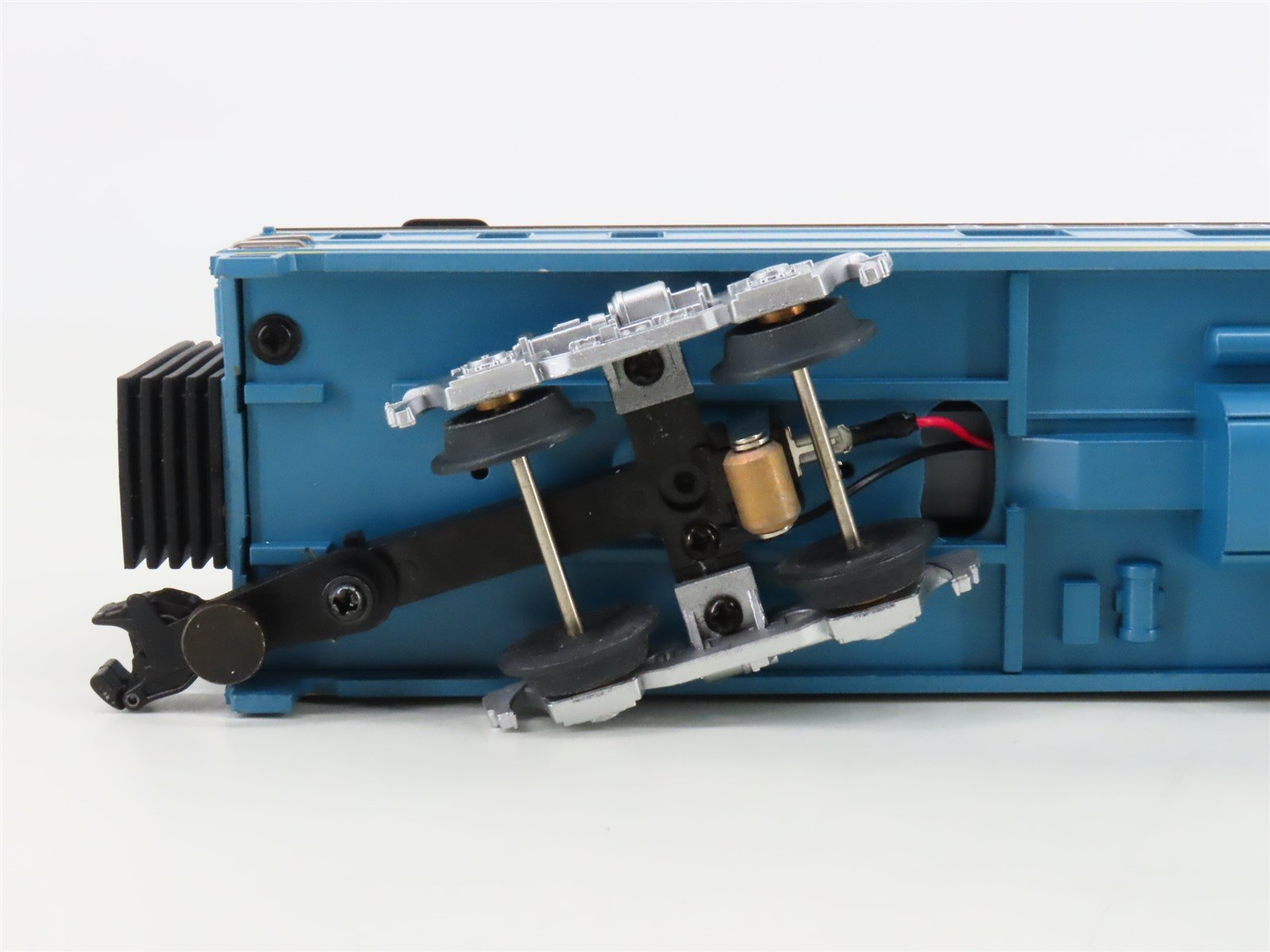 O Gauge 3-Rail MTH 20-6634 EMD Electro-Motive Division 70' Passenger 2-Car Set