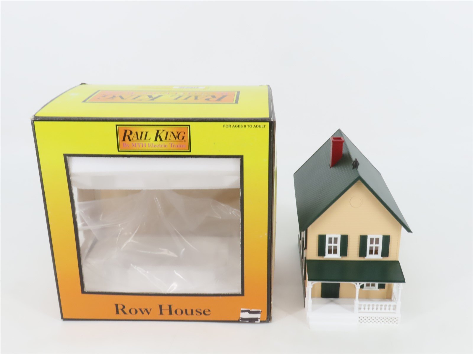 O 1/48 Scale MTH RailKing 30-9045 Row House w/ Porch - Cream w/ Green Shutters