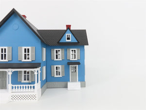O 1/48 Scale MTH RailKing 30-9046 Farm House - Blue w/ Gray Shutters