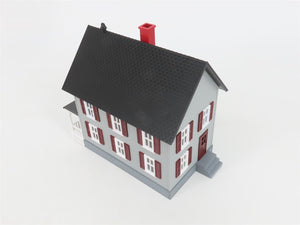 O 1/48 Scale MTH RailKing 30-9024 Row House w/ Porch - Gray w/ Red Shutters