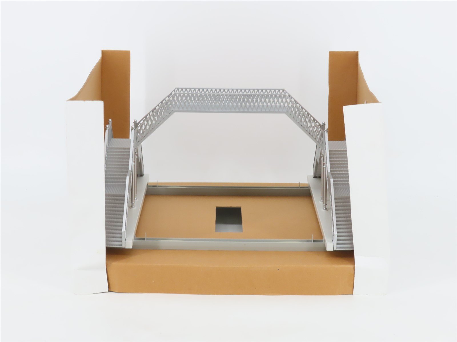 O 1/48 Scale Lionel 6-14083 Pedestrian Walkover