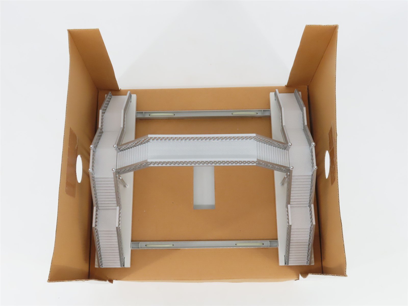 O 1/48 Scale Lionel 6-14083 Pedestrian Walkover