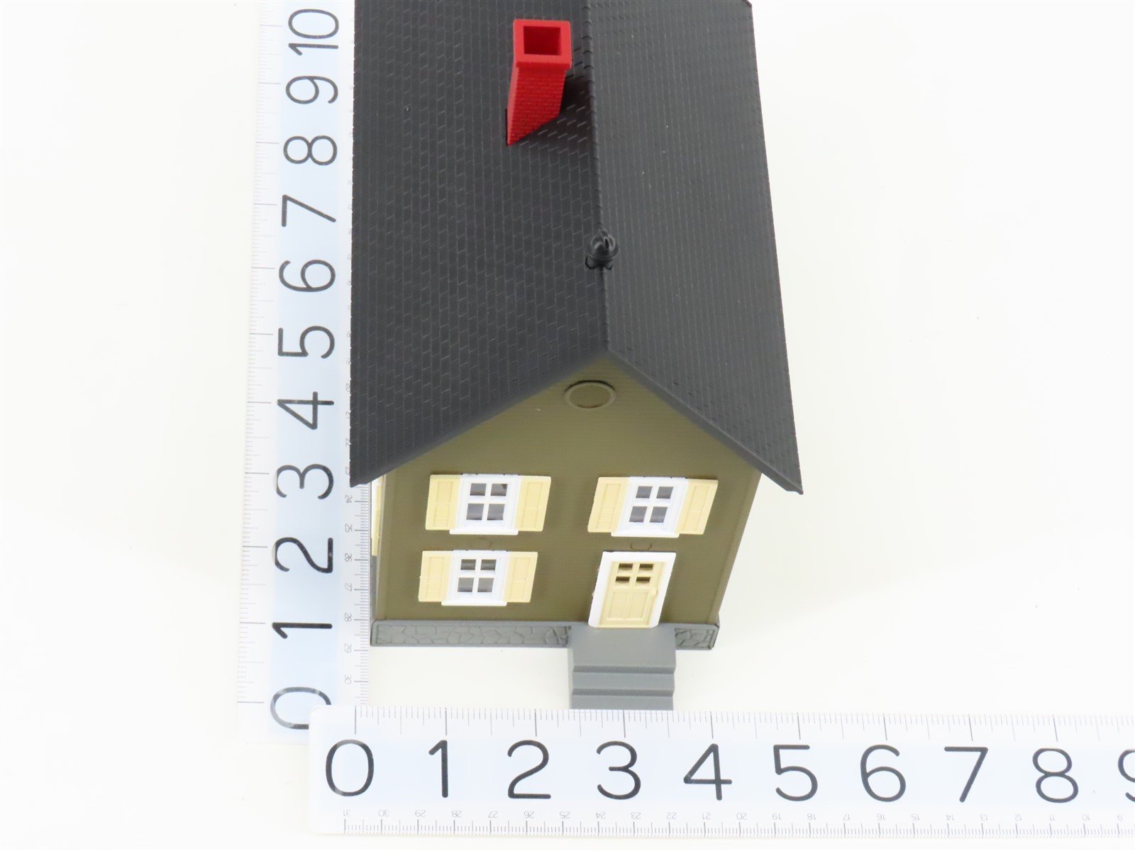 O 1/48 Scale MTH RailKing 30-9044 Row House - Brown w/ Cream Shutters