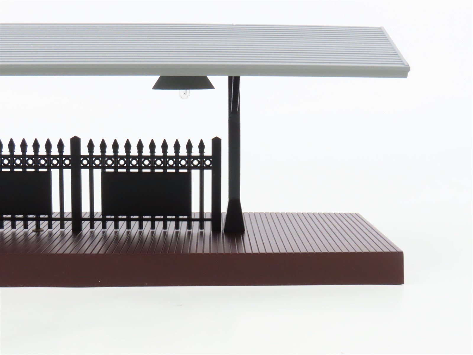 O 1/48 Scale MTH RailKing 30-9006 Passenger Station Platform - Gray & Brown