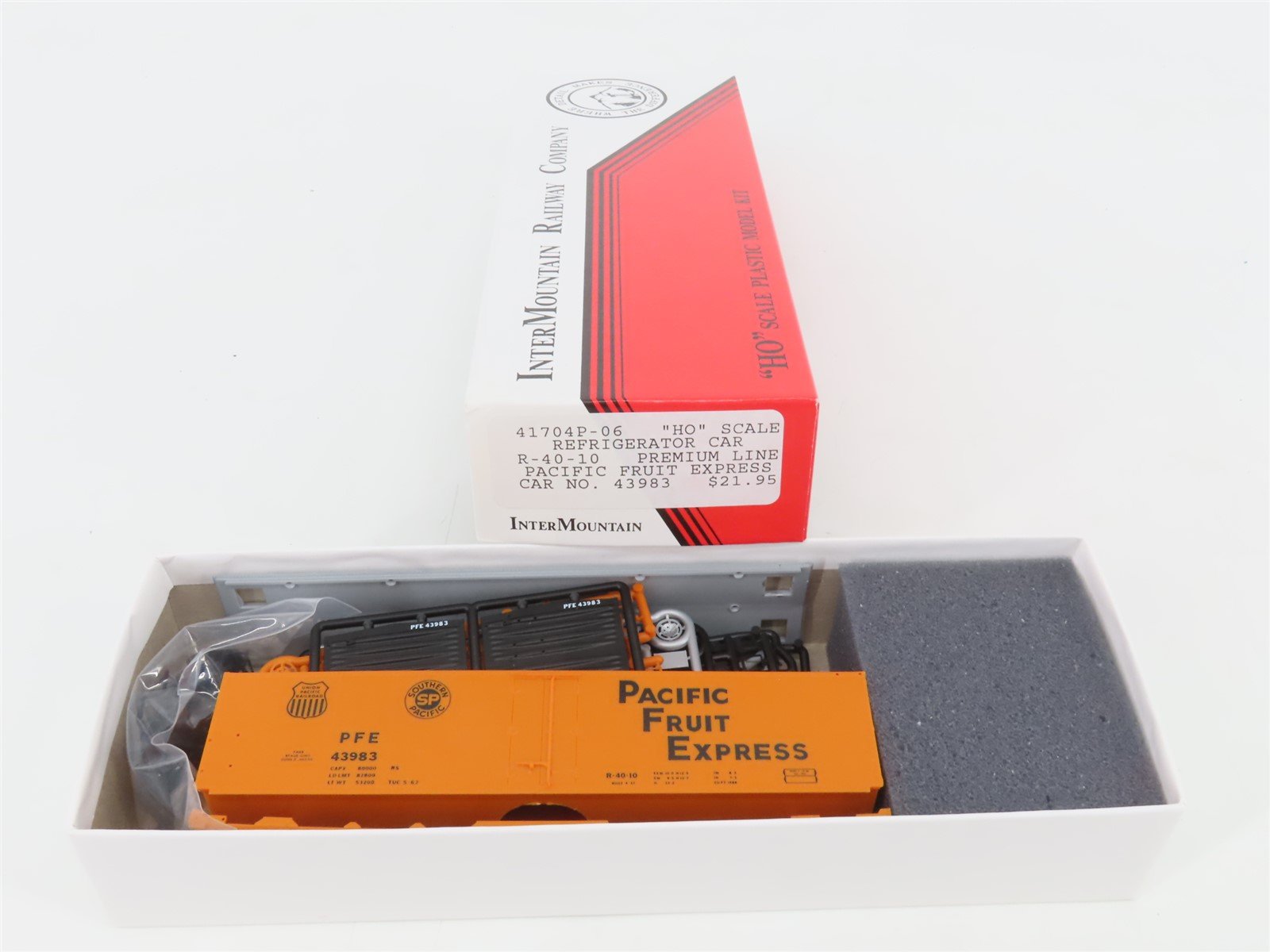 HO InterMountain Kit 41704P-06 UP SP PFE Pacific Fruit Express Reefer #43983