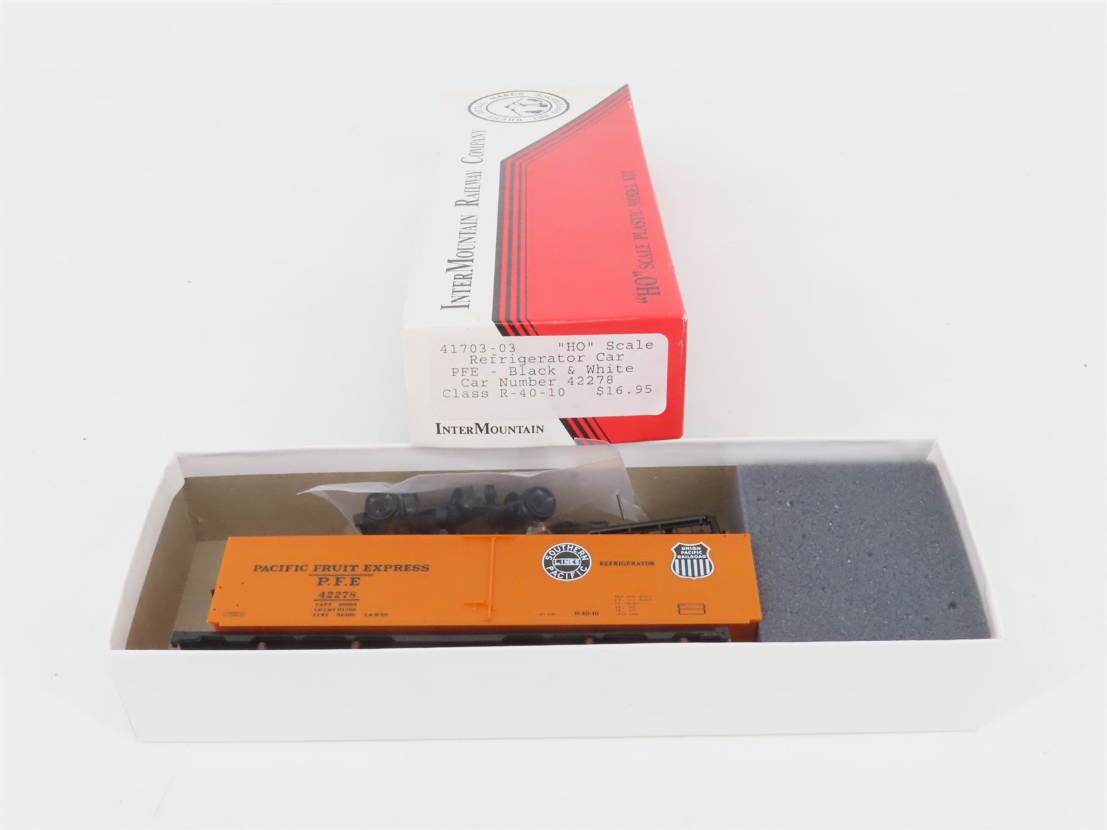 HO InterMountain Kit 41703-03 UP SP PFE Pacific Fruit Express Reefer #42278