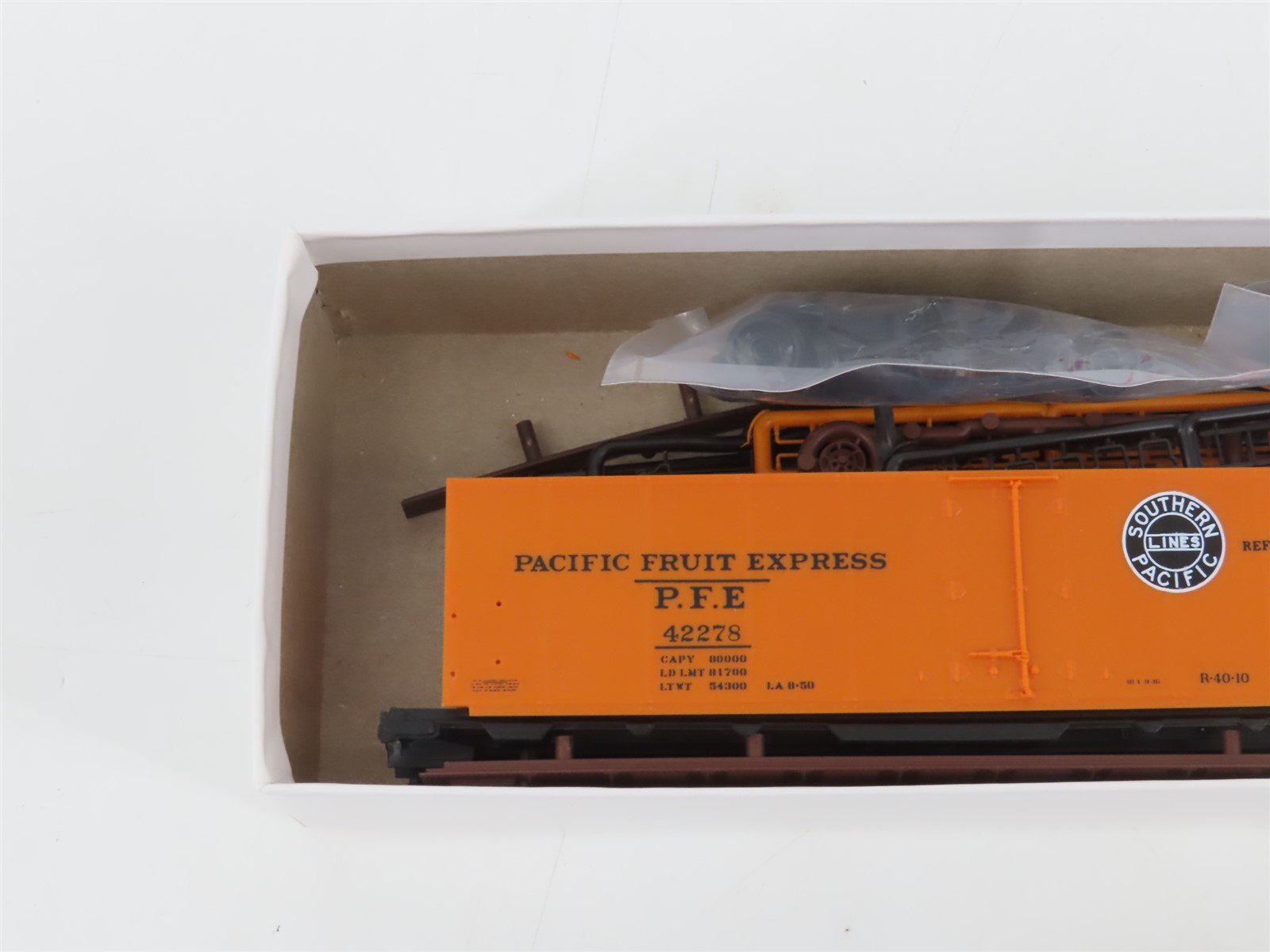 HO InterMountain Kit 41703-03 UP SP PFE Pacific Fruit Express Reefer #42278