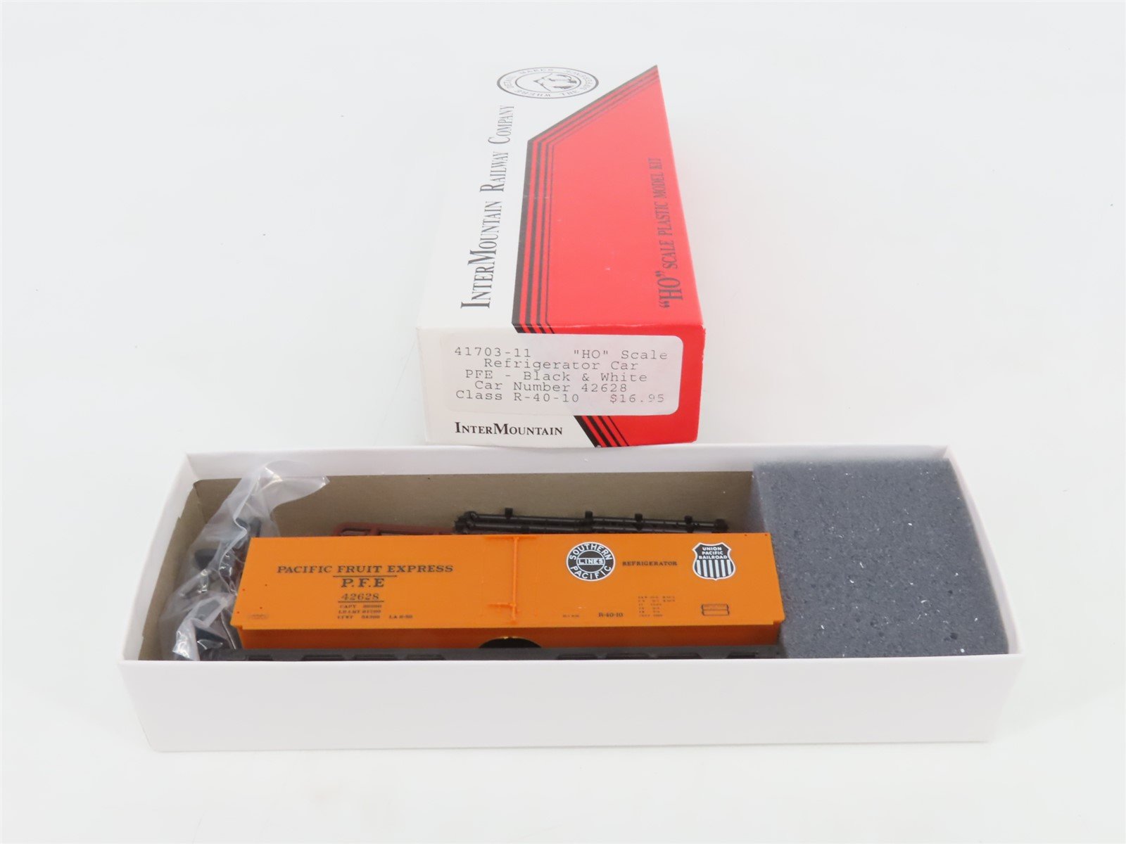 HO InterMountain Kit 41703-11 UP SP PFE Pacific Fruit Express Reefer #42628