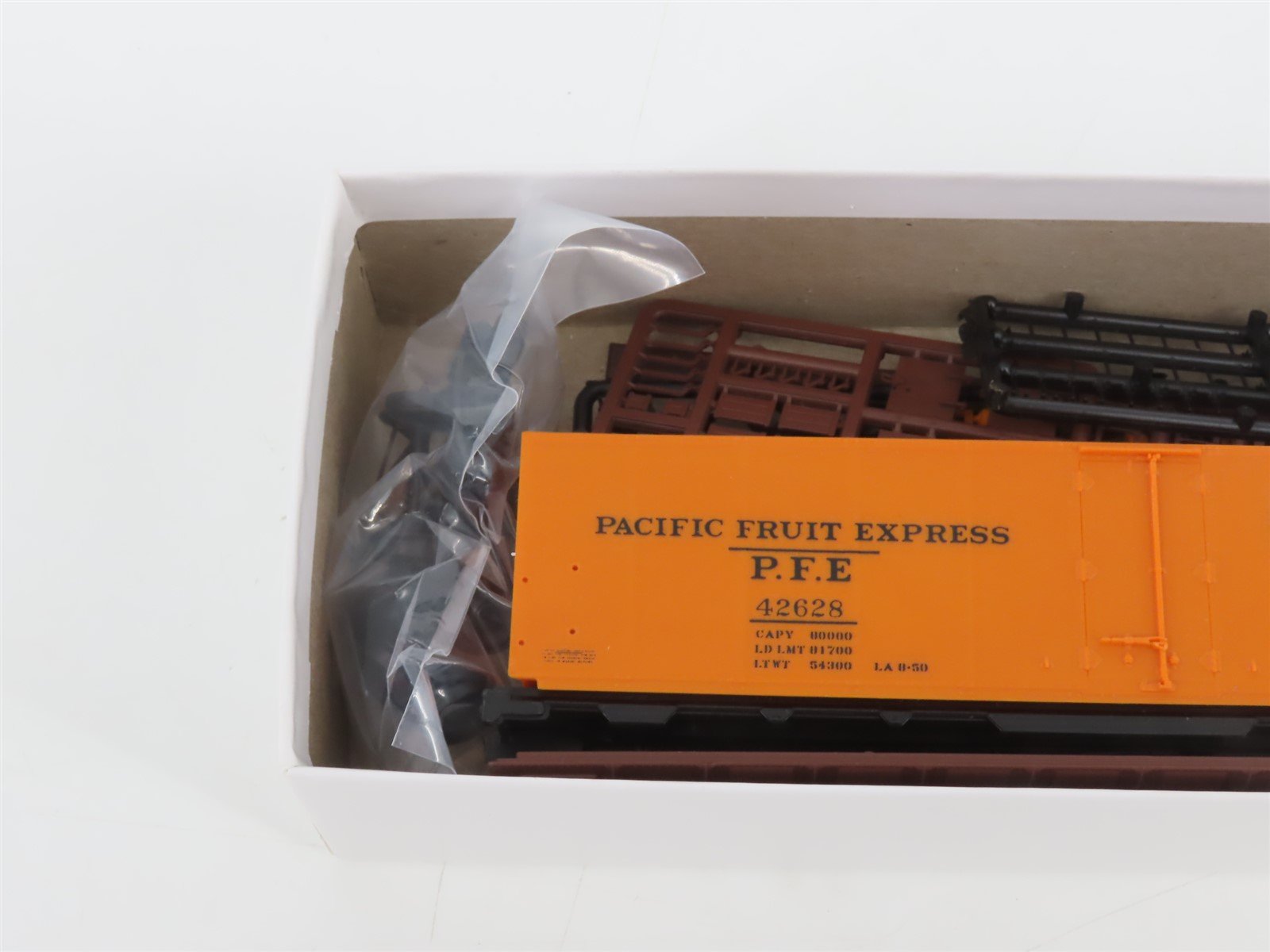 HO InterMountain Kit 41703-11 UP SP PFE Pacific Fruit Express Reefer #42628