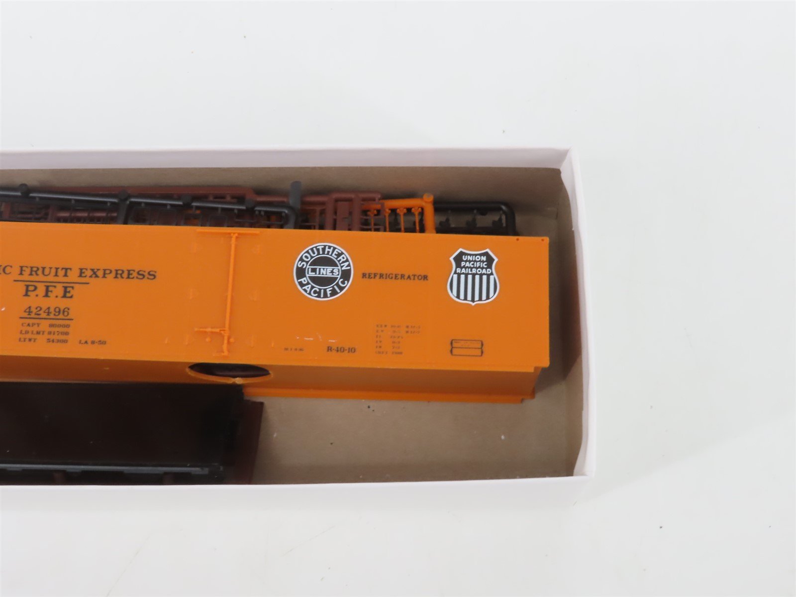 HO InterMountain Kit 41703-07 UP SP PFE Pacific Fruit Express Reefer #42496