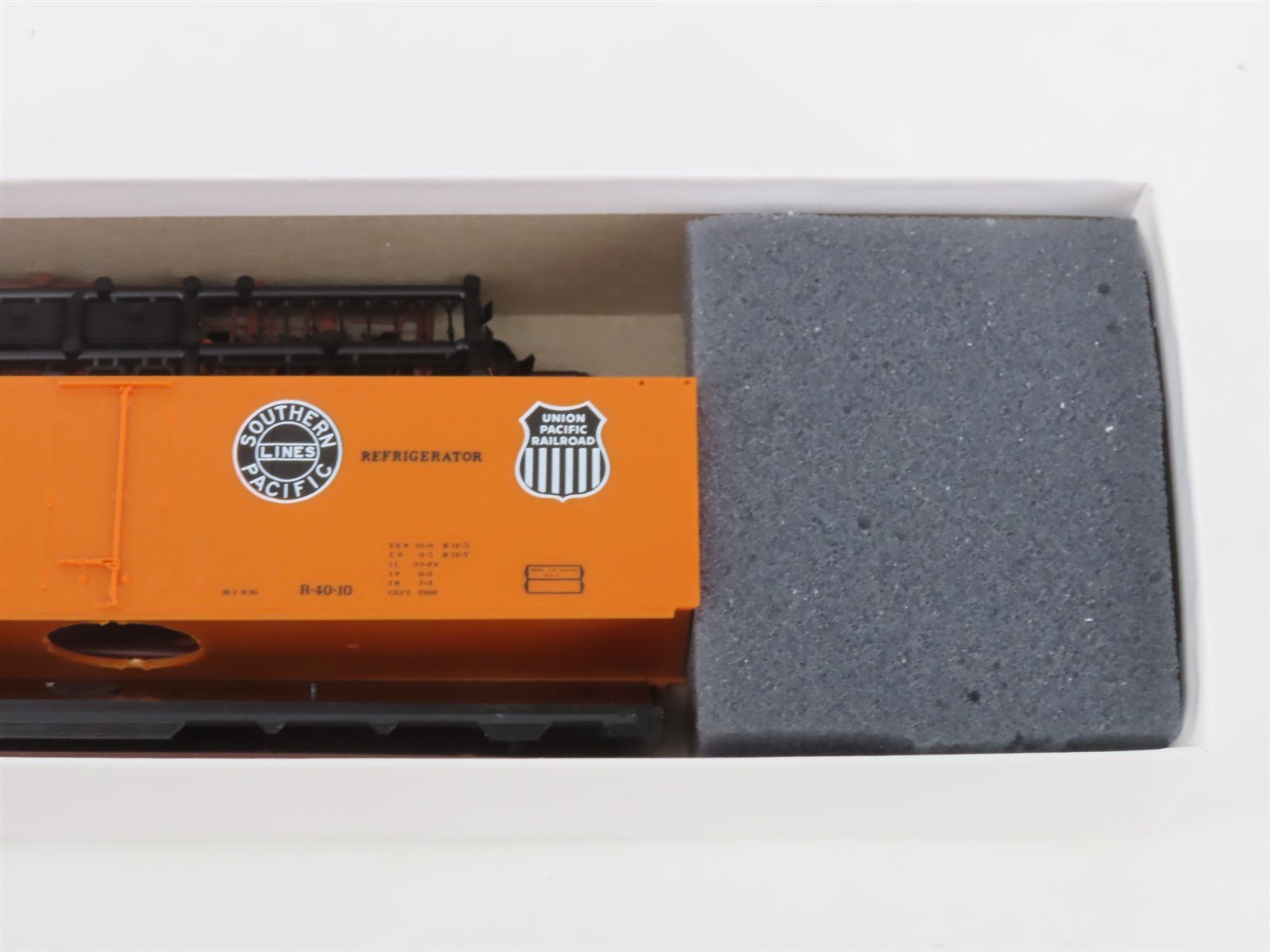 HO InterMountain Kit 41703-01 UP SP PFE Pacific Fruit Express Reefer #42209