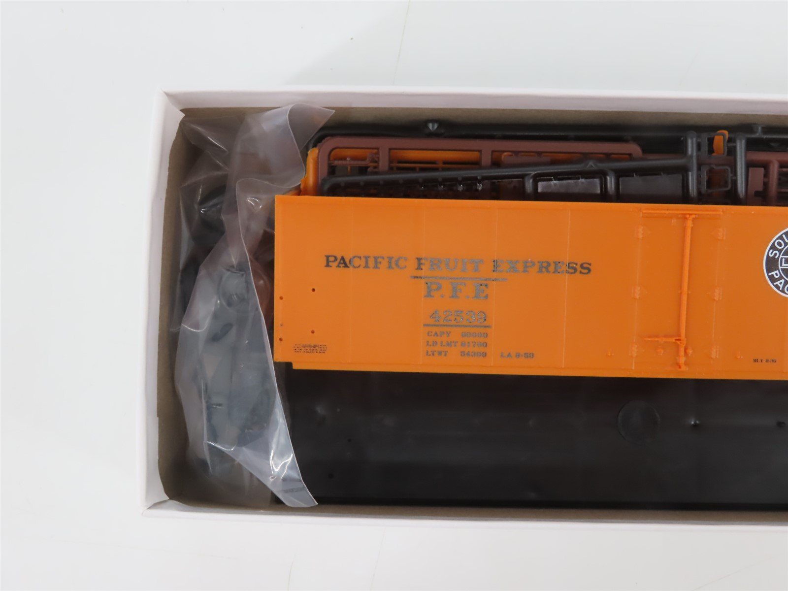 HO InterMountain Kit 41703-09 UP SP PFE Pacific Fruit Express Reefer #42539