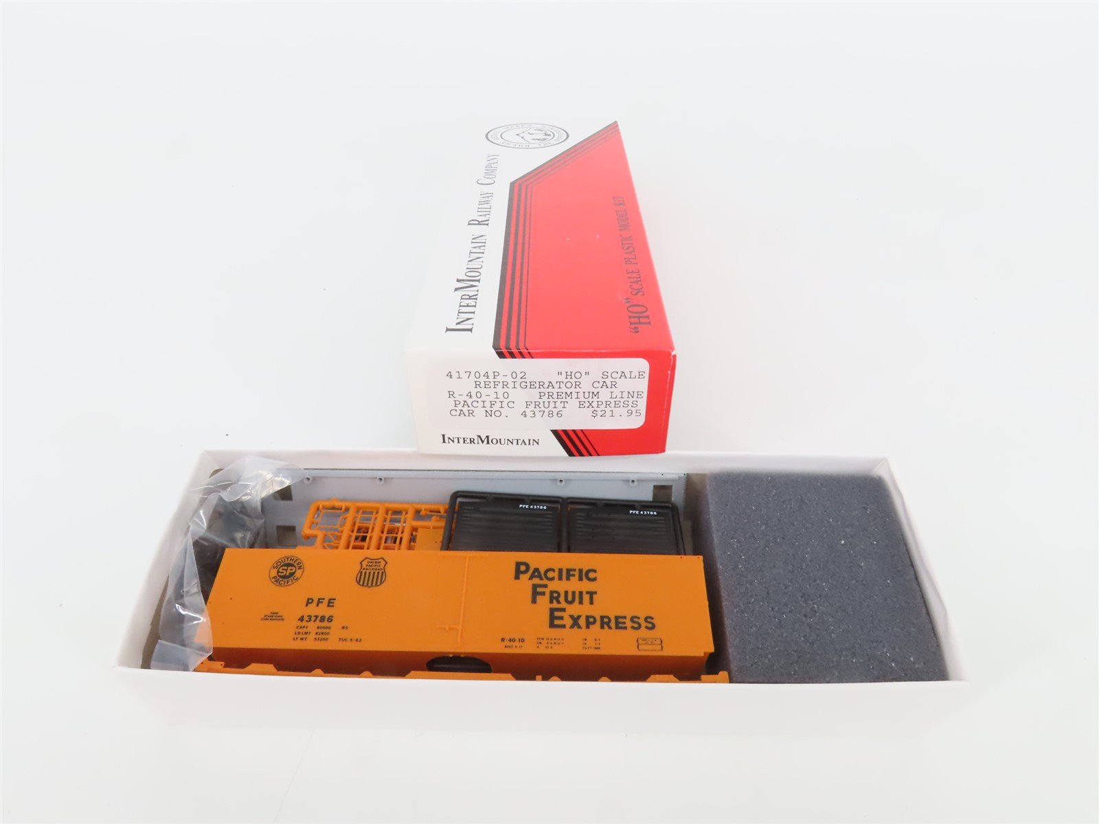 HO InterMountain Kit 41704P-02 UP SP PFE Pacific Fruit Express Reefer #43786